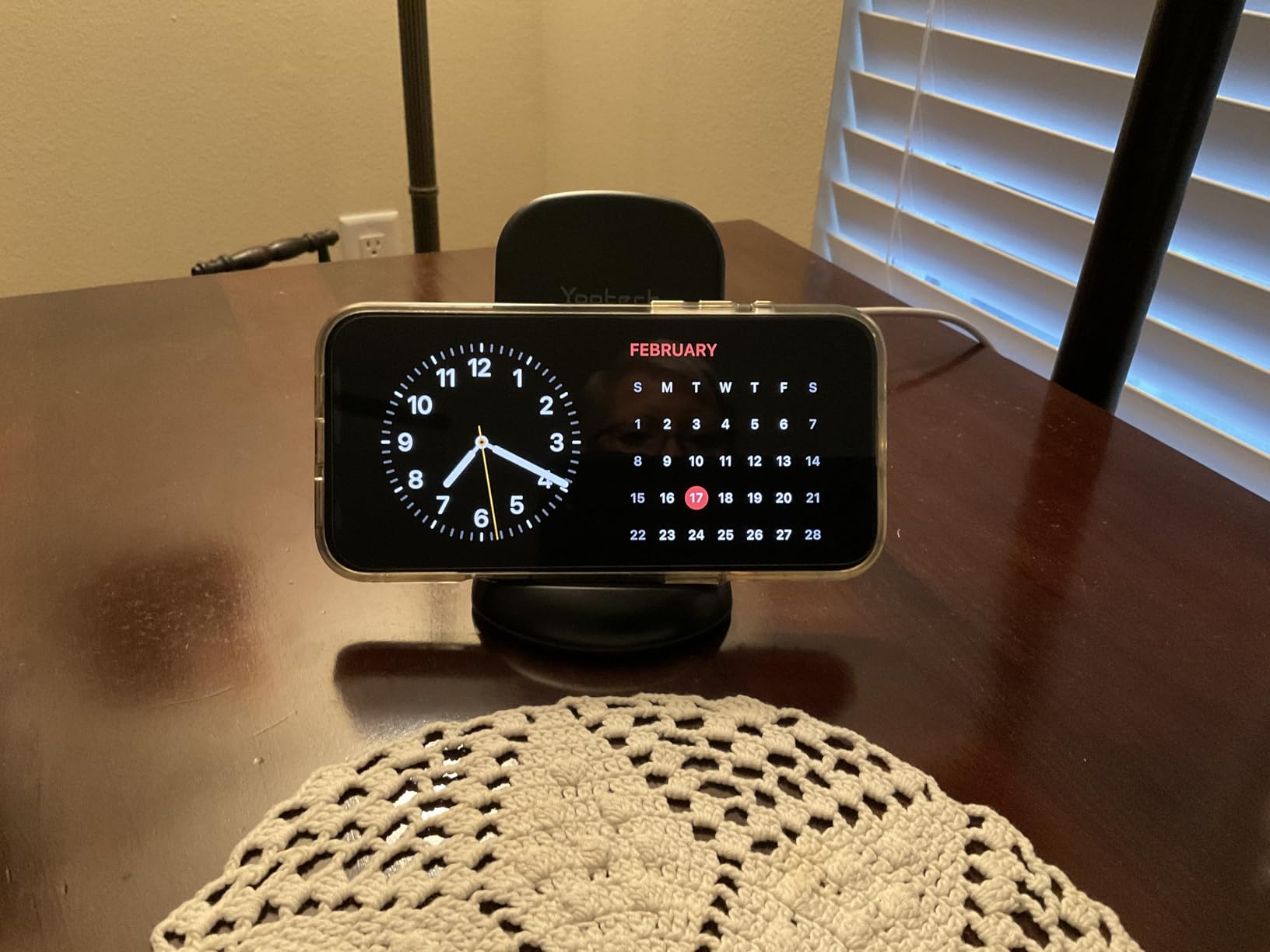 Yootech Wireless Charger,10W Max Wireless Charging Stand, Compatible with iPhone 17/17 Pro/17 Pro Max/Air/16e/16/16 Plus/16 Pro Max/15/14/13/SE 2022/12/11/X/8, Galaxy S25/S24/S23/S22(No AC Adapter) customer photo 1