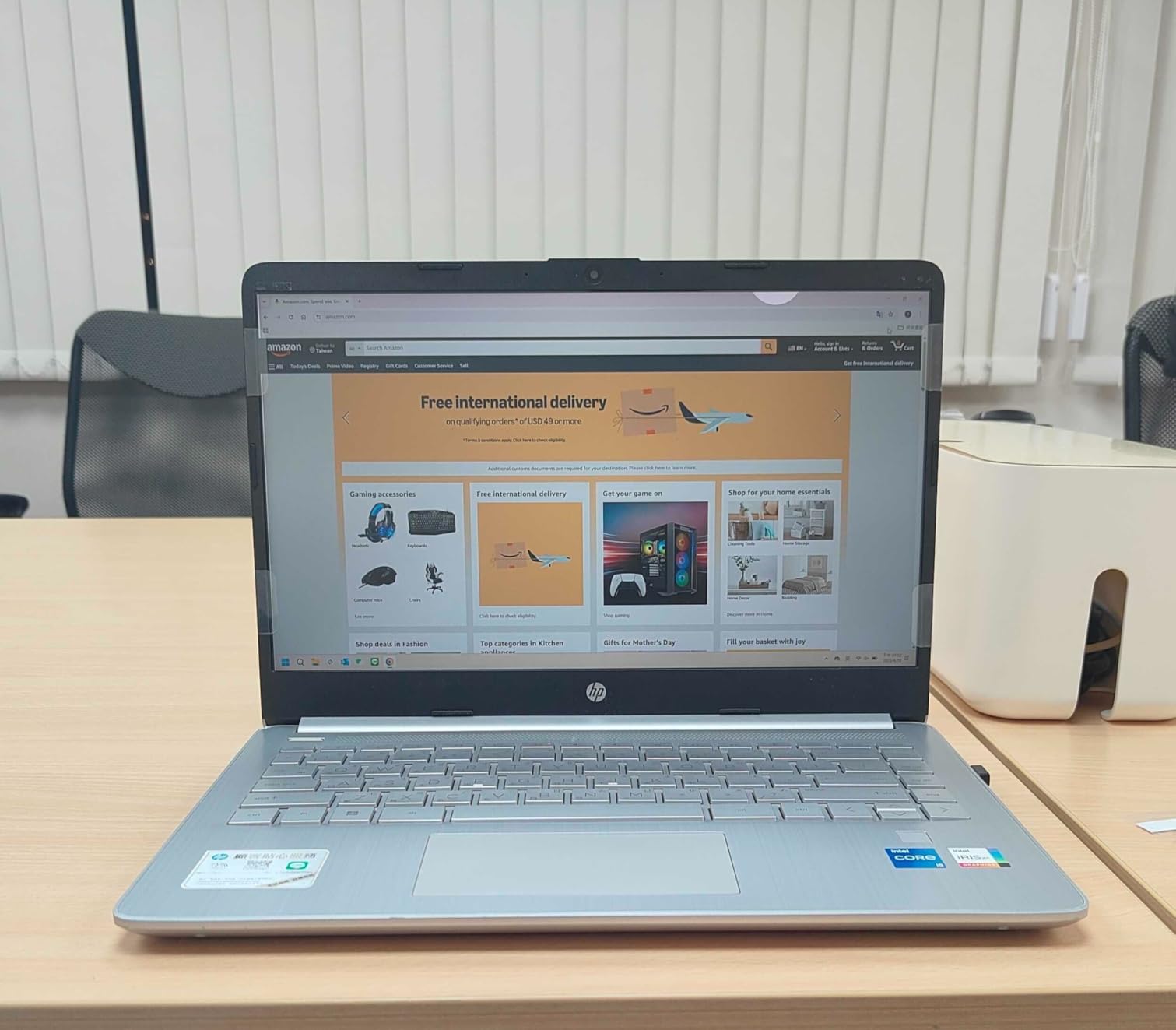 Amazon Basics Privacy Screen Filter - 22 Inch 16:9 Widescreen Monitor, Anti-Spy, High Clarity, UV Protection, Eye Protection, Anti Glare & Blue Light Filter, Anti-Scratch customer photo 2