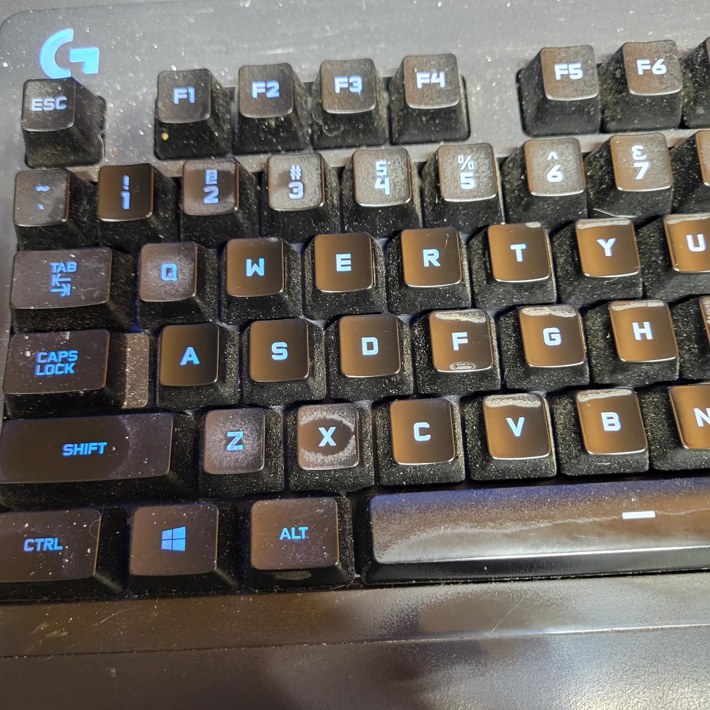 Logitech G213 Prodigy Gaming Keyboard - Wired RGB Backlit Keyboard with Mech-Dome Keys, Palm Rest, Adjustable Feet, Media Controls, USB, Compatible with Windows - Black customer photo 1