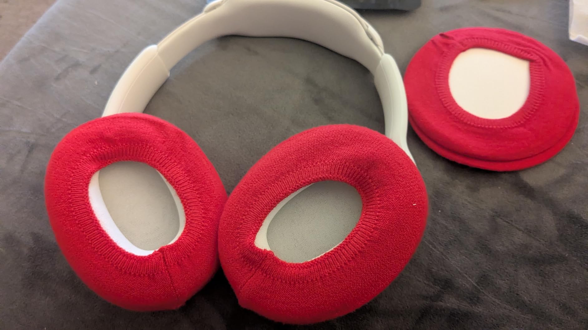 Geekria 2 Pairs Knit Headphones Ear Covers - Product Safety Certified - Washable & Stretchable Sanitary Earcup Protectors for Over-Ear Headsets, Sweat Pads for Gym, Gaming (Size M/Black) customer photo 2