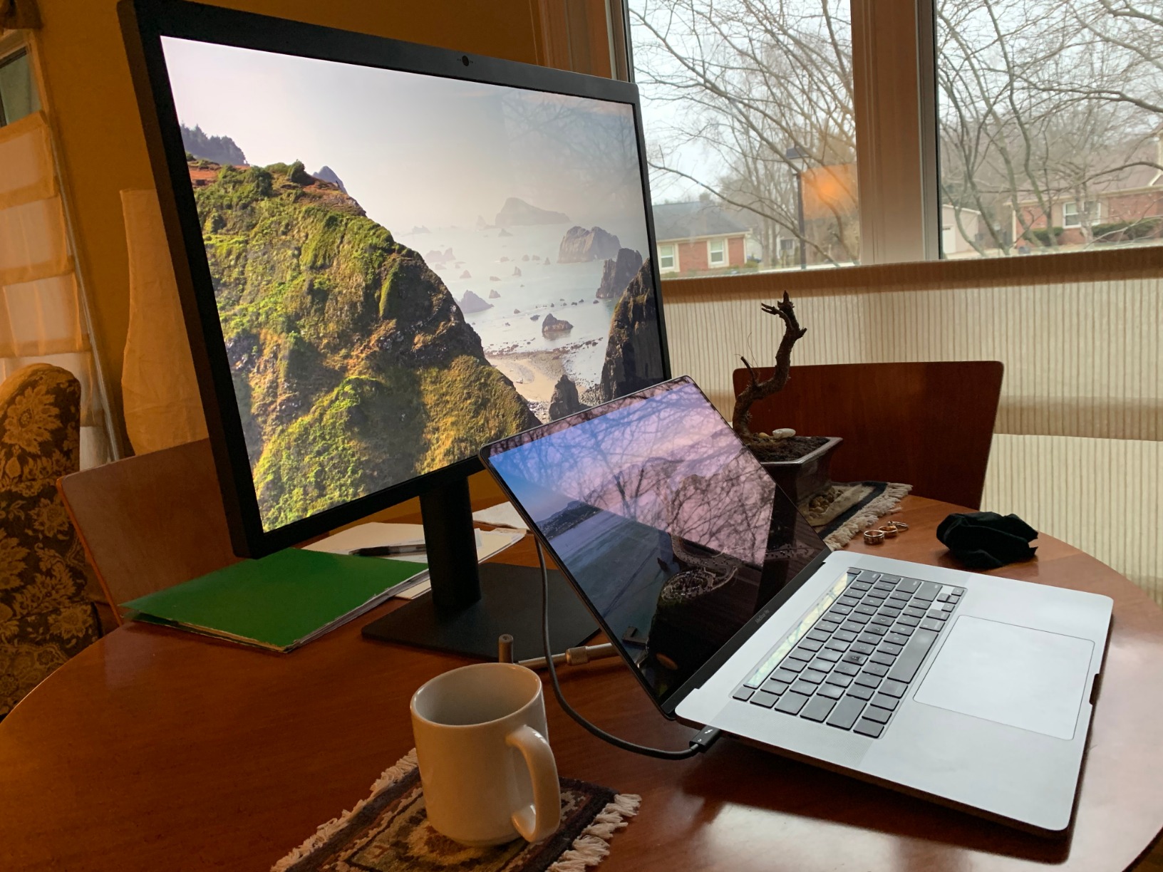 Plugable Thunderbolt 3 Cable 40Gbps Supports 100W (20V, 5A) Charging, 2.6ft / 80cm Thunderbolt-Certified customer photo 1