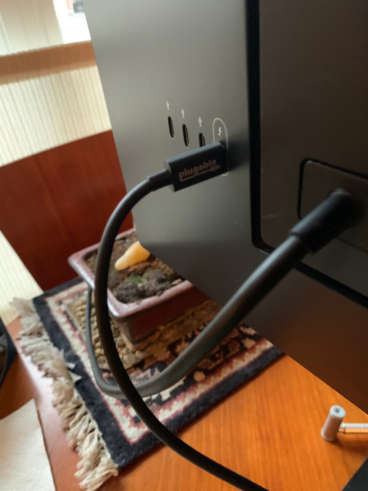 Plugable Thunderbolt 3 Cable 40Gbps Supports 100W (20V, 5A) Charging, 2.6ft / 80cm Thunderbolt-Certified customer photo 2