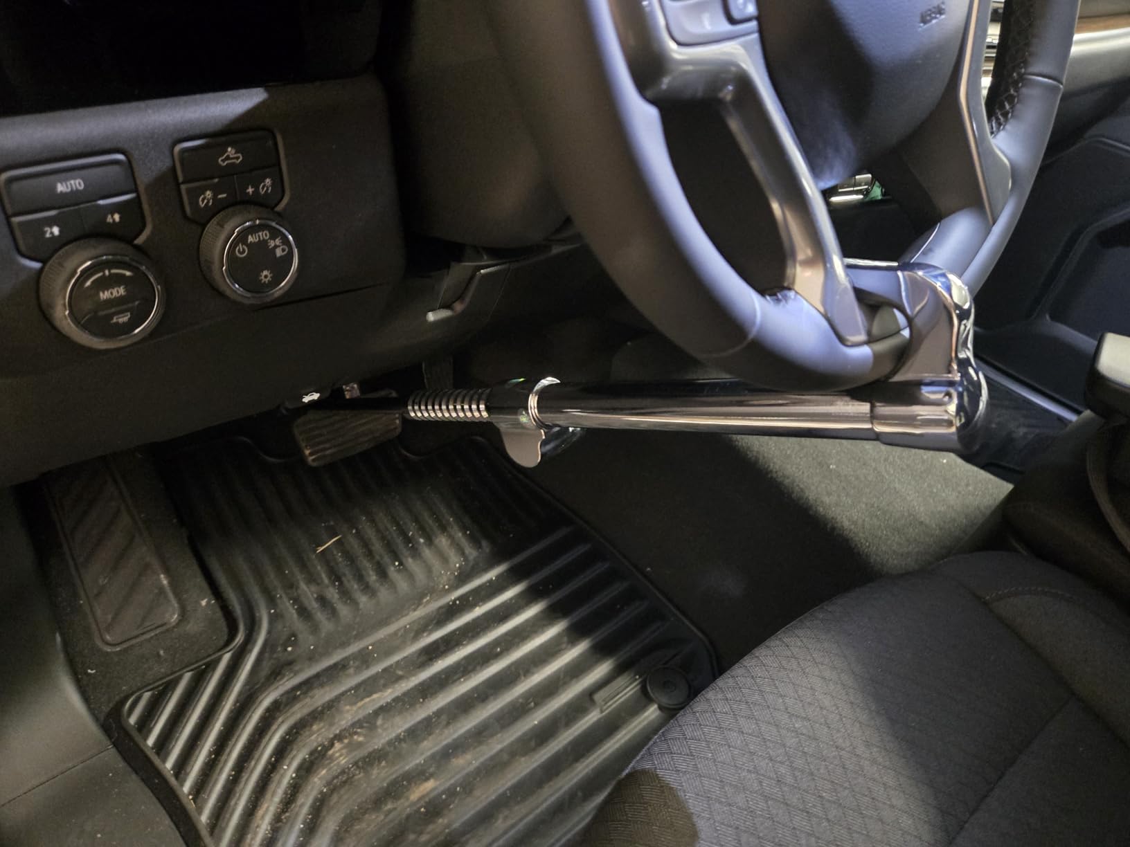 Tevlaphee Universal Steering Wheel Brake Lock Anti-Theft Retractable Double Hook Car Clutch Pedal Lock for Car Truck SUV Van Security with 3 Keys customer photo 1