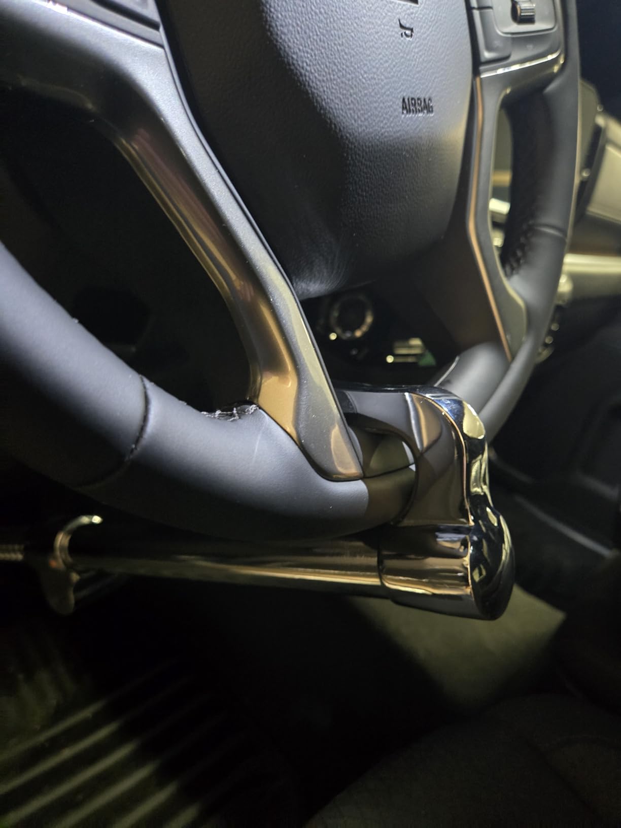 Tevlaphee Universal Steering Wheel Brake Lock Anti-Theft Retractable Double Hook Car Clutch Pedal Lock for Car Truck SUV Van Security with 3 Keys customer photo 2