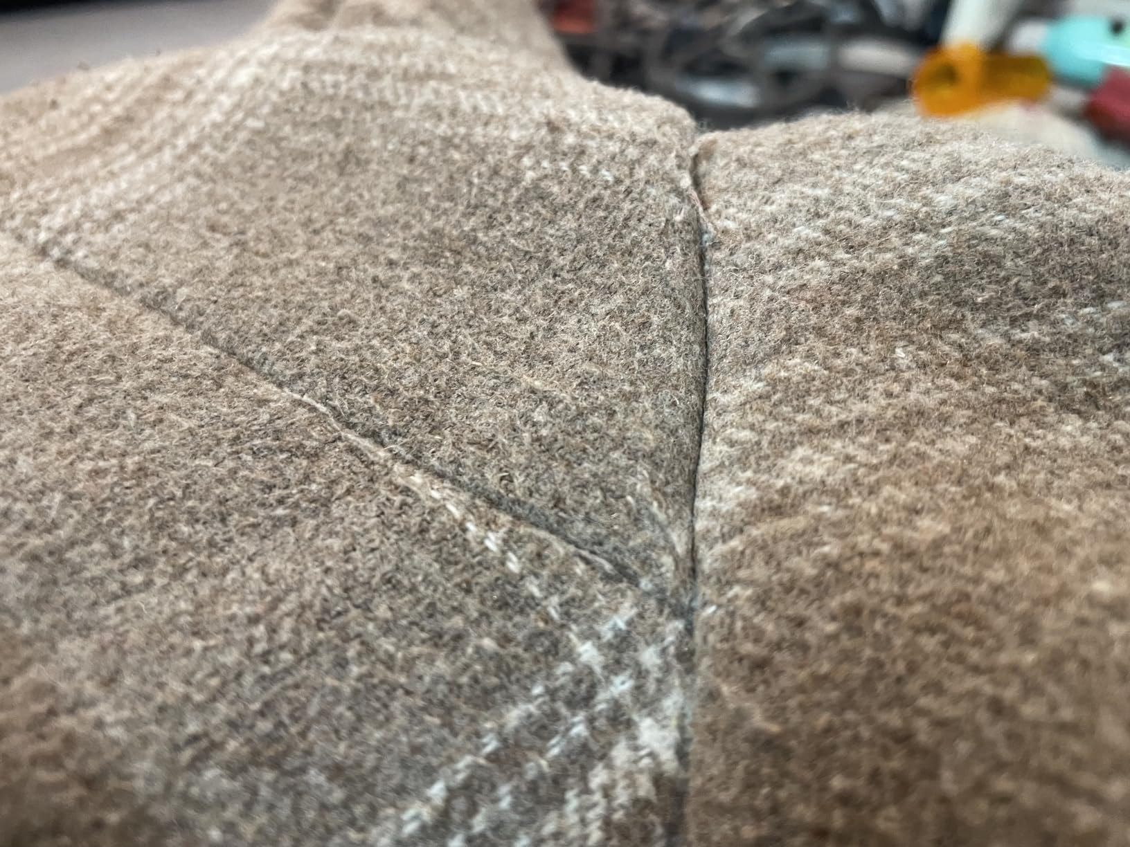 BEAUTURAL Fabric Shaver and Lint Remover, Sweater Defuzzer with 2-Speeds, 2 Replaceable Stainless Steel Blades, Battery Operated, Remove Clothes Fuzz, Lint Balls, Pills, Bobbles customer photo 1