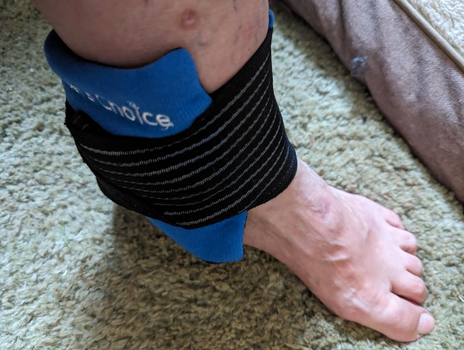 2 Soft Gel Ice Packs for Injuries Reusable with Extra Comfy Adjustable Cold Pack Wrap, Flexible Hot and Cold Compress customer photo 2