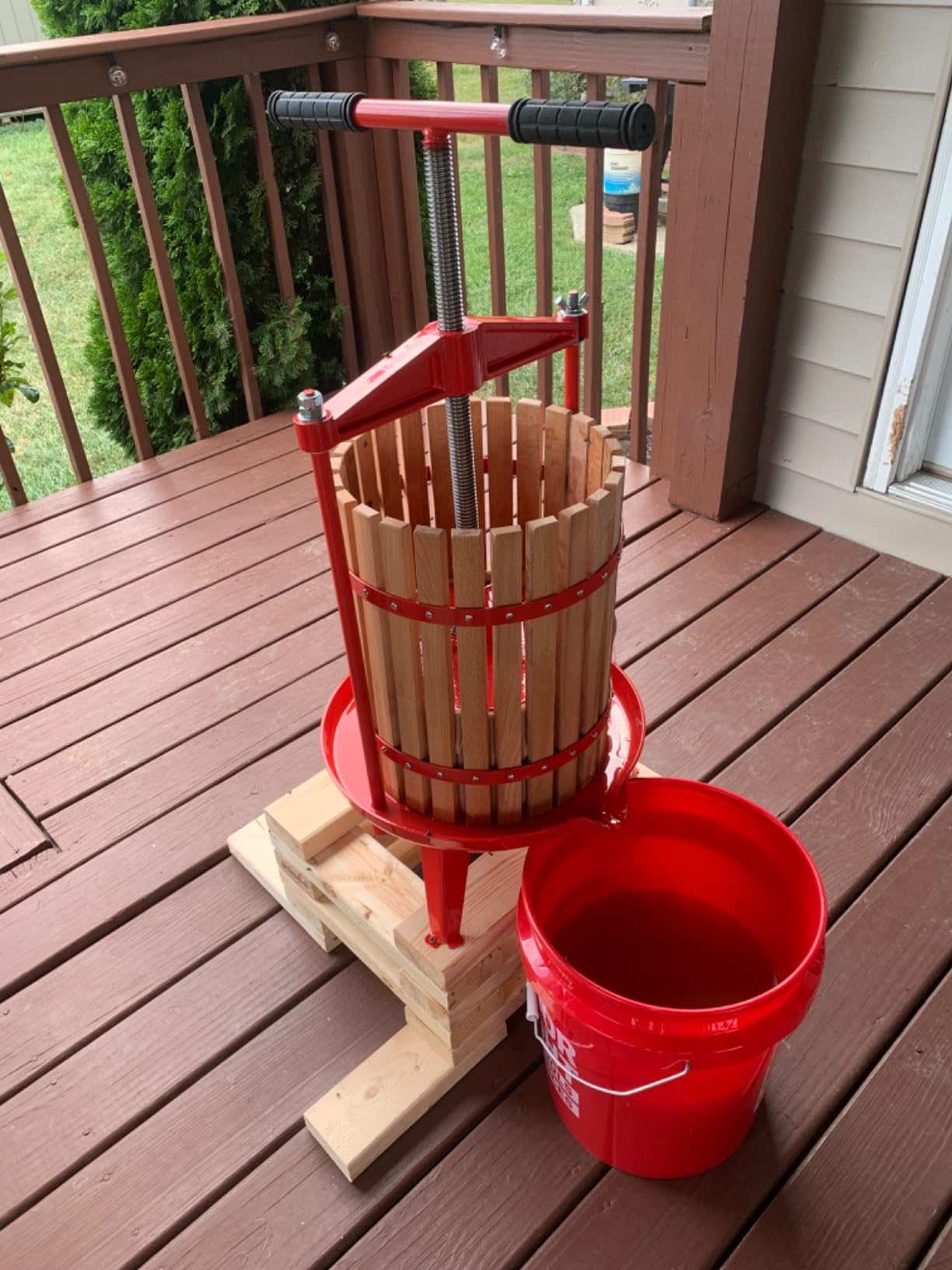 SQUEEZE master Fruit Wine Cider Press - Solid Wood Basket- 3.17 Gallon/12L-T Handle Bar-More Stable-Vintage traditional juicer,Apple Grape Fruit press for Juice Maker-1 free filter bag included(Red) customer photo 1