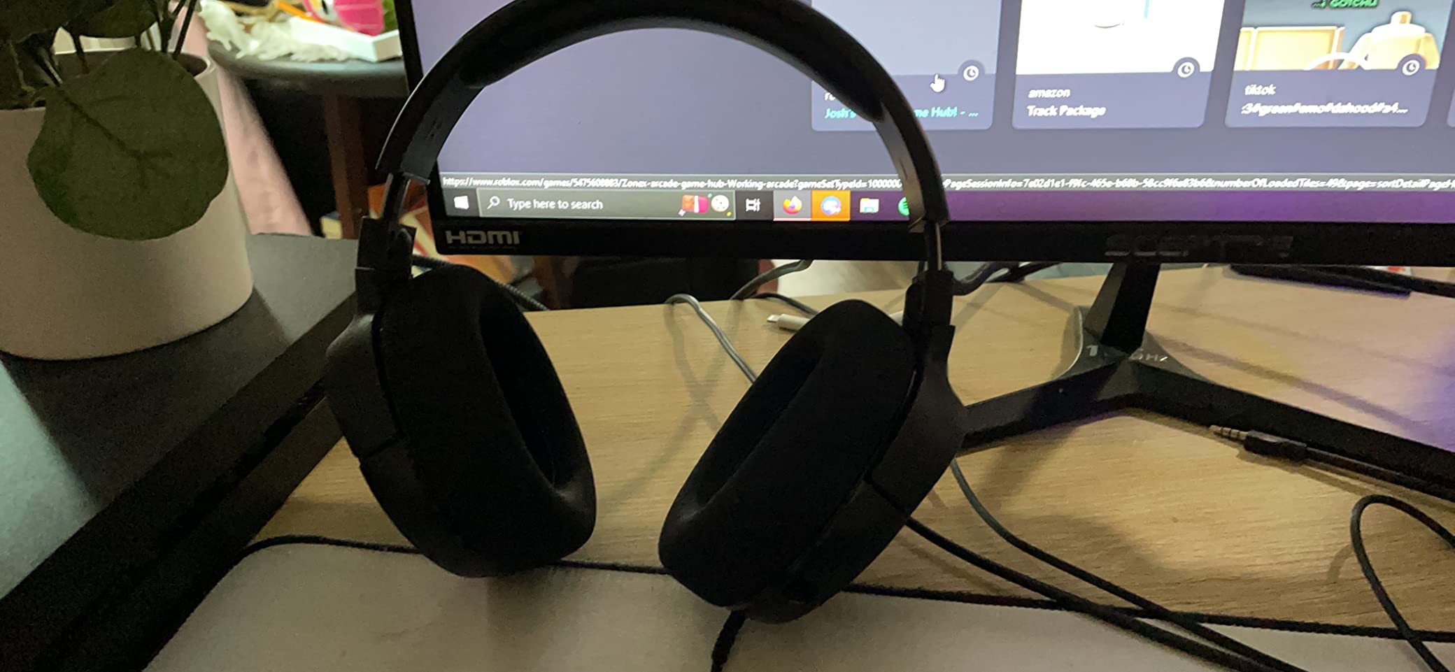 SteelSeries Arctis 1 Wired Gaming Headset - Detachable ClearCast Microphone - Lightweight Steel-Reinforced Headband - For Xbox, PC, PS5, PS4, Nintendo Switch, Mobile customer photo 2