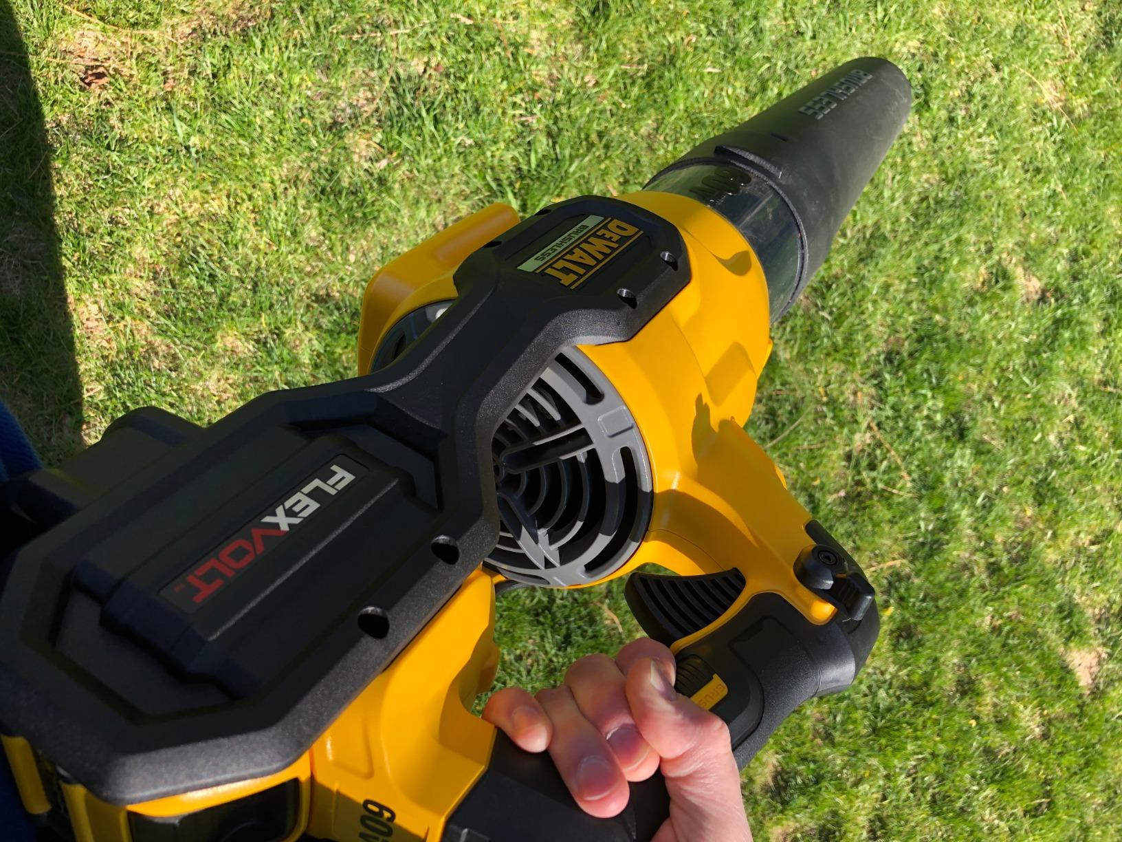 DEWALT FLEXVOLT 60V MAX* Blower, 125 MPH, 600 CFM (DCBL772X1) customer photo 1