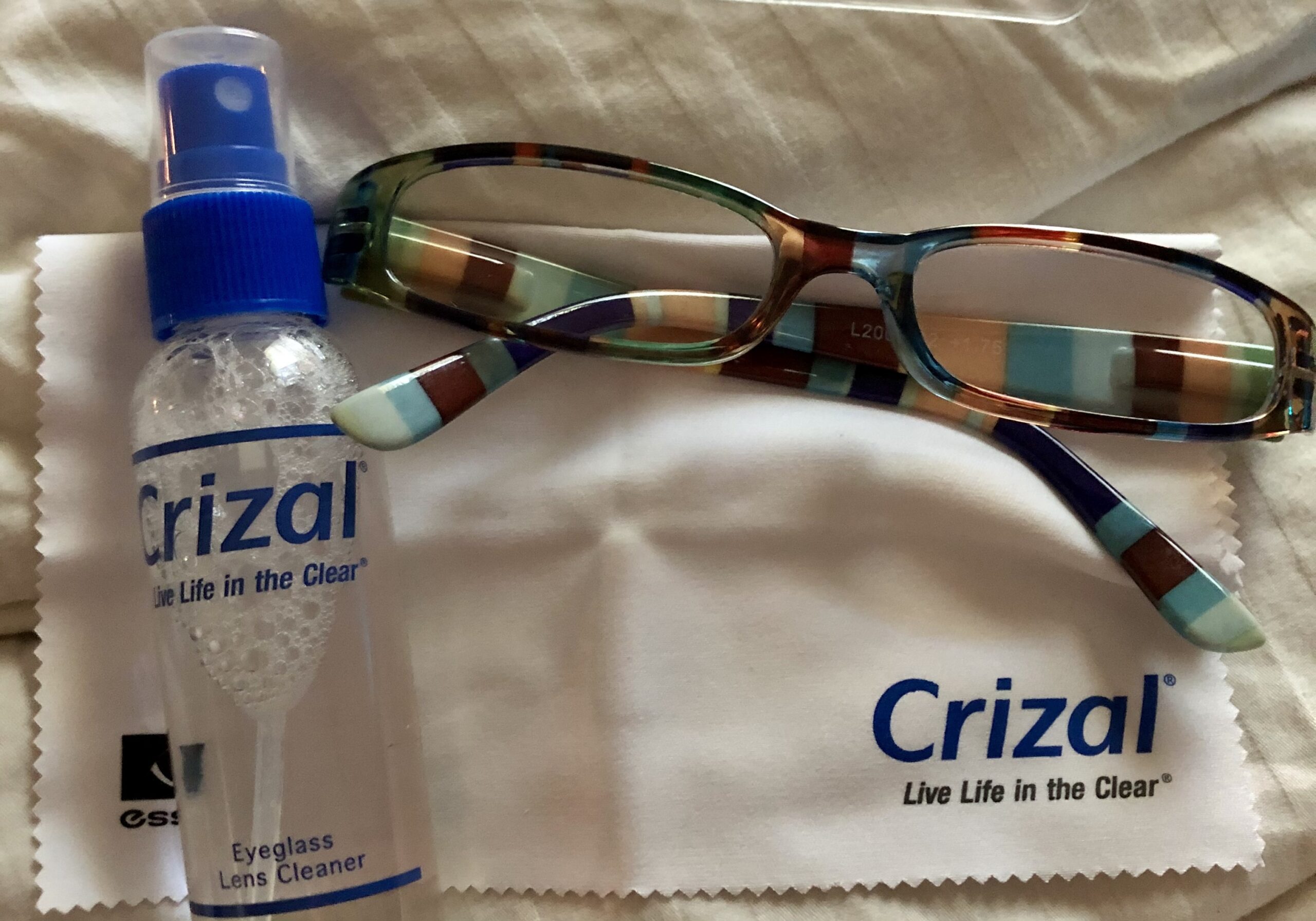 Crizal Lens Cleaning Kit - 3 Cloths +3 Solutions - Designed & Tested for AR-Coated Lenses - Complete AR Lens Care System customer photo 1