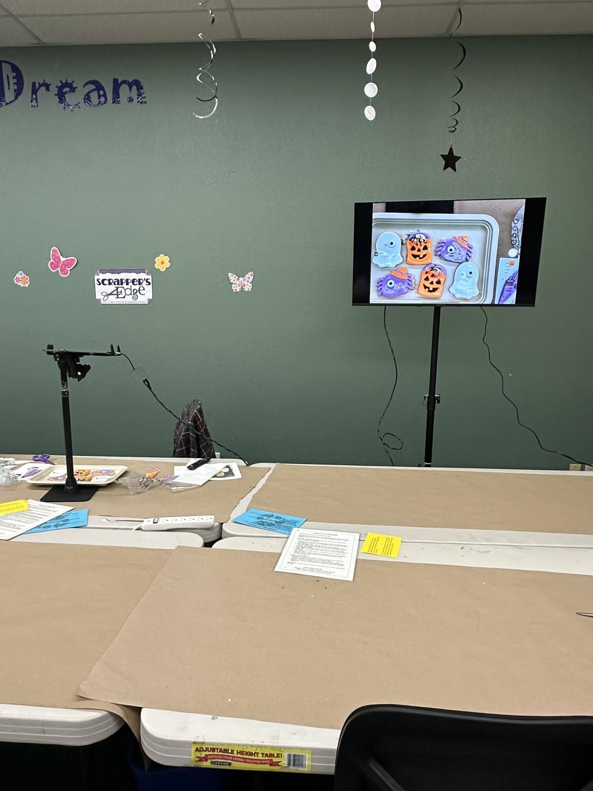 Tripod TV Stand for 23-75 inch Flat Screen/Curved TVs up to 100 lbs, Outdoor TV Stand with ±15° Tilt, Height Adjustable Portable TV Stands with Safety Design, Max VESA 600x400m, Black customer photo 2