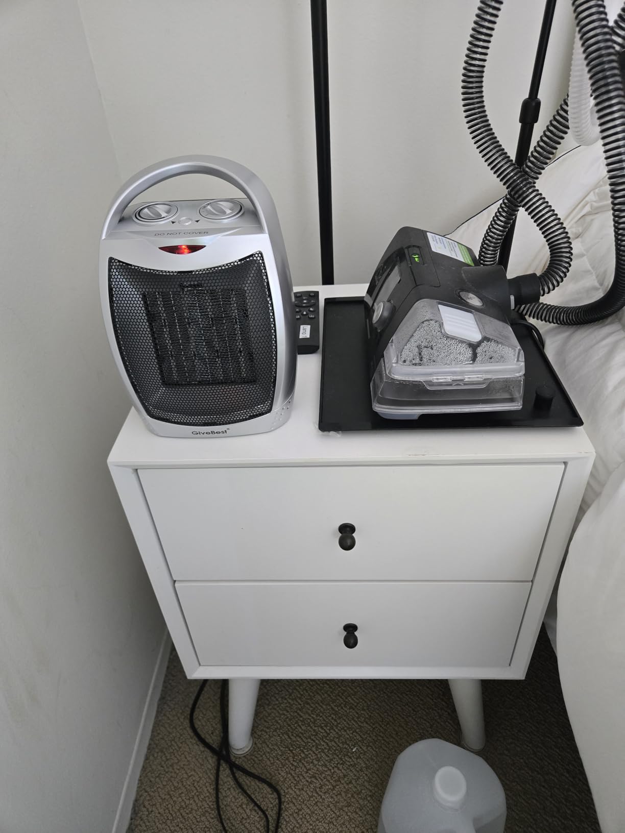 GiveBest Portable Electric Space Heater with Thermostat, 1500W/750W Safe and Quiet Ceramic Heater Fan, Heat Up 200 Square Feet for Office Room Desk Indoor Use, Silver customer photo 1