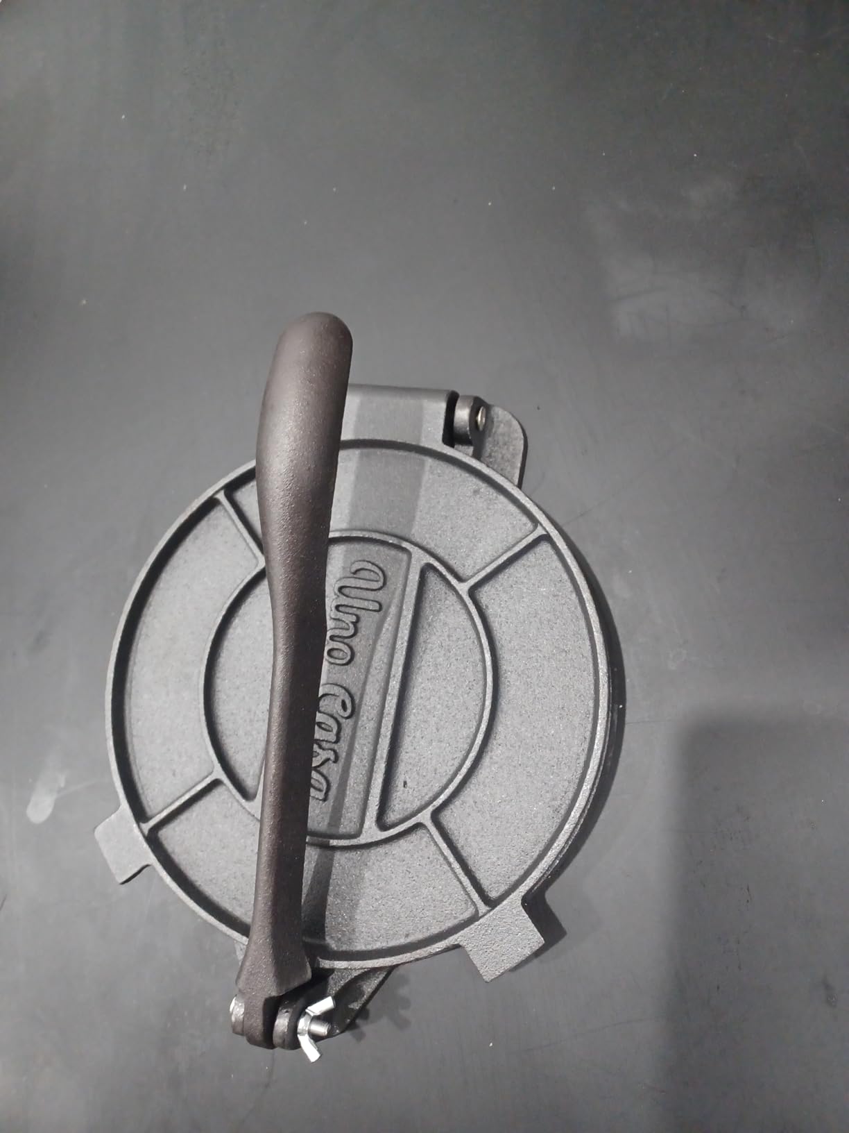 Uno Casa Cast Iron Tortilla Press 10 Inch - Tortilla Maker Press, Pre-Seasoned Roti Maker with 100 Pcs Parchment Paper - Heavy Duty Quesadilla Maker for Homemade Flatbreads, Rotis, Empanadas customer photo 2