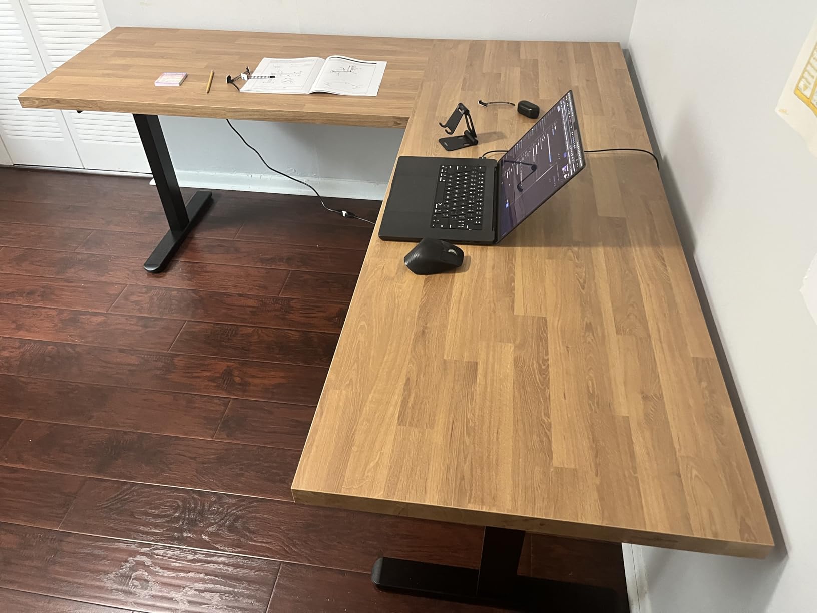 VIVO Electric Triple Motor Height Adjustable 3 Leg Corner Desk Frame, up to 300lbs, Sit Stand Ergonomic L Shaped Frame Only, Black, DESK-V130EB customer photo 1