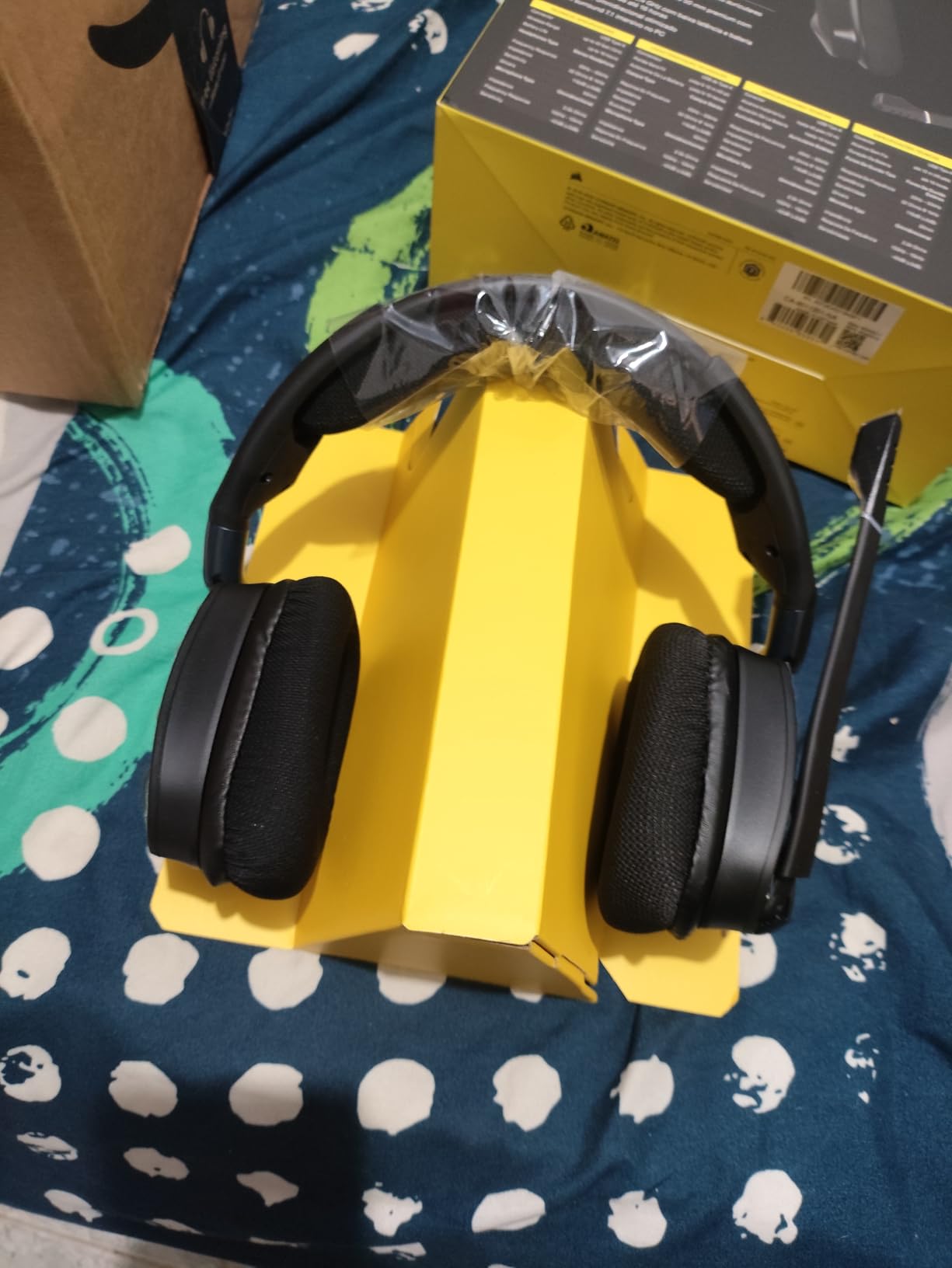 Corsair Void RGB Elite Wireless Gaming Headset - 7.1 Surround Sound - Omni-Directional Microphone - White customer photo 1