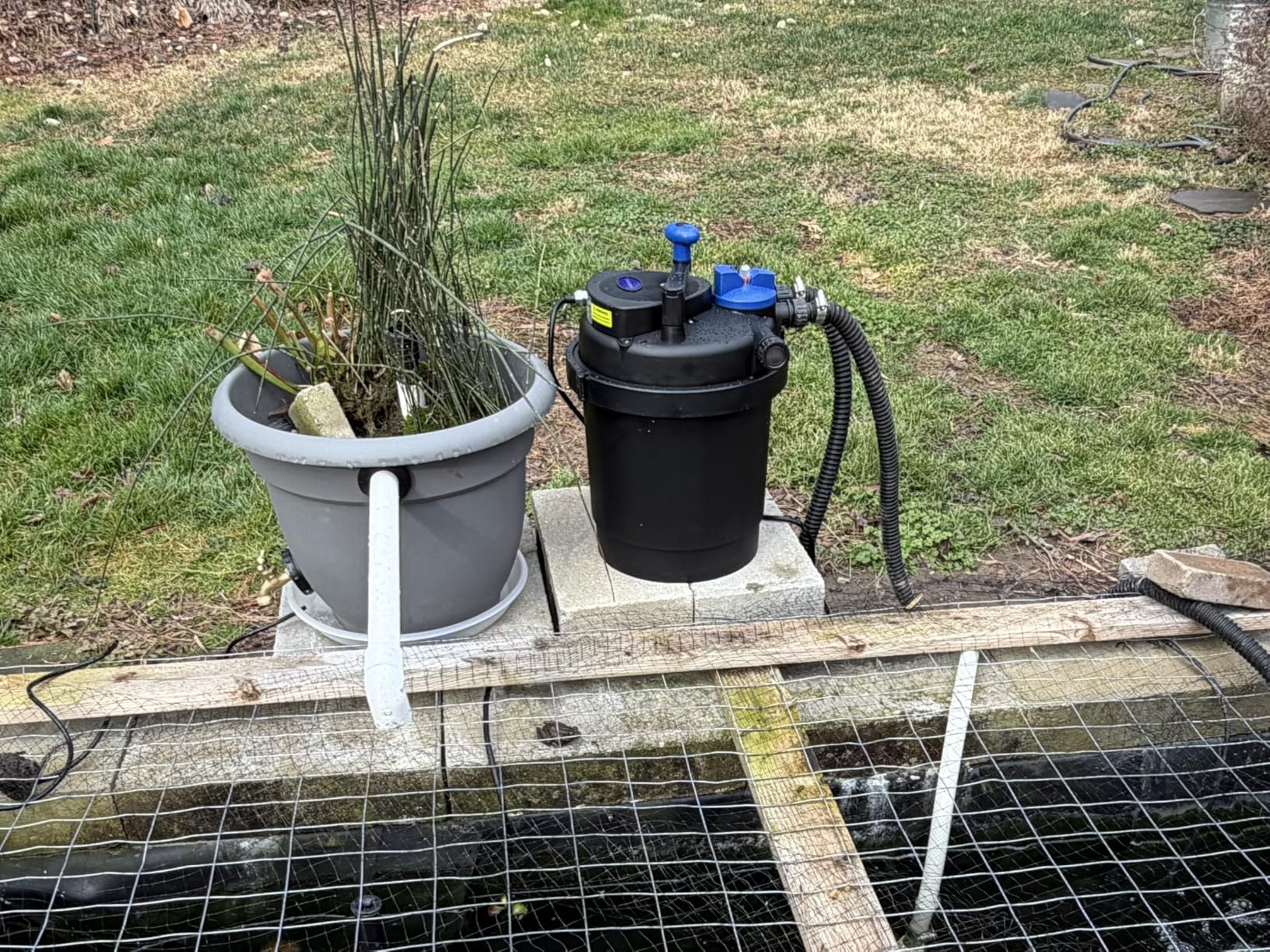 VIVOHOME Pressurized Biological Pond Filter with 13-watt Light, 1580 GPH Suitable for Koi Ponds up to 800 Gallons or Ornamental Ponds up to 1600 Gallons customer photo 1