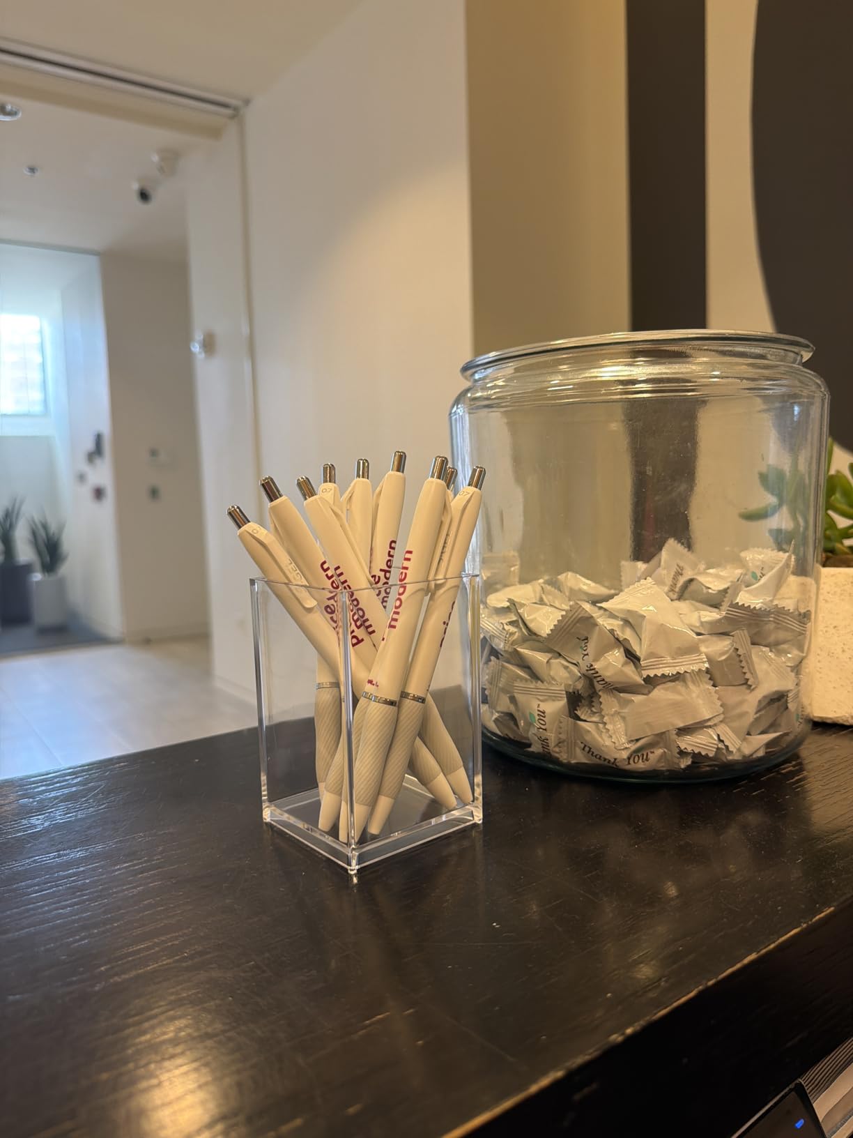 2 Pack Clear Acrylic Pencil Pen Holder Cup,Desk Accessories Holder,Makeup Brush Storage Organizer,Modern Design Desktop Stationery Organizer for Office School Home Supplies,2.6x 2.6x 4 inches customer photo 1