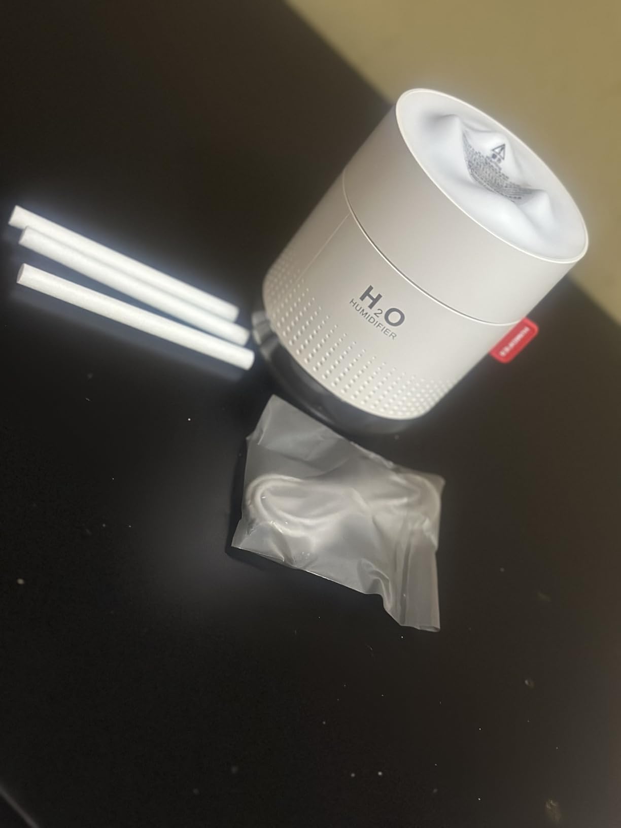 Portable Mini Humidifier, 500ml Small Cool Mist Humidifier, USB Personal Desktop Humidifiers for Baby Bedroom Travel Office Home, Auto Shut-Off, 2 Mist Modes, Super Quiet, White customer photo 1