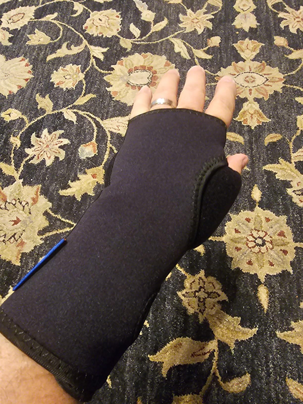 BRACEOWL-Carpal Tunnel Wrist Brace Adjustable Night Splint for Pain Relief, Tendonitis & Arthritis - Fits Left or Right Hand, Support for Men & Women customer photo 2