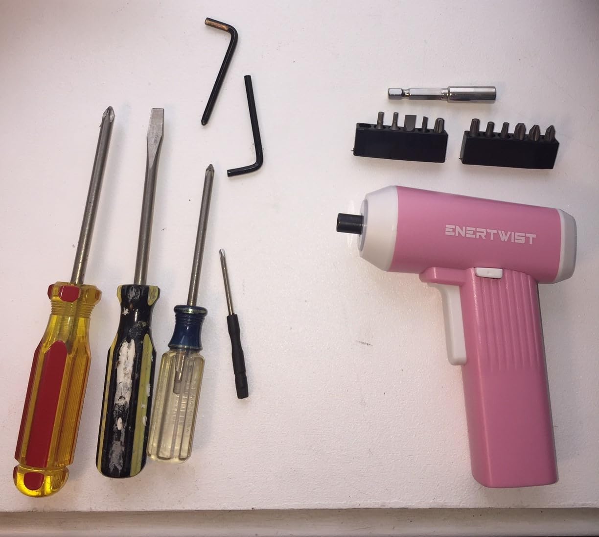 ENERTWIST Cordless Screwdriver, 8V Max 10Nm Electric Screwdriver Rechargeable Set with 82 Accessory Kit and Charger in Carrying Case, 21+1 Clutch, Dual Position Handle, LED Light customer photo 1