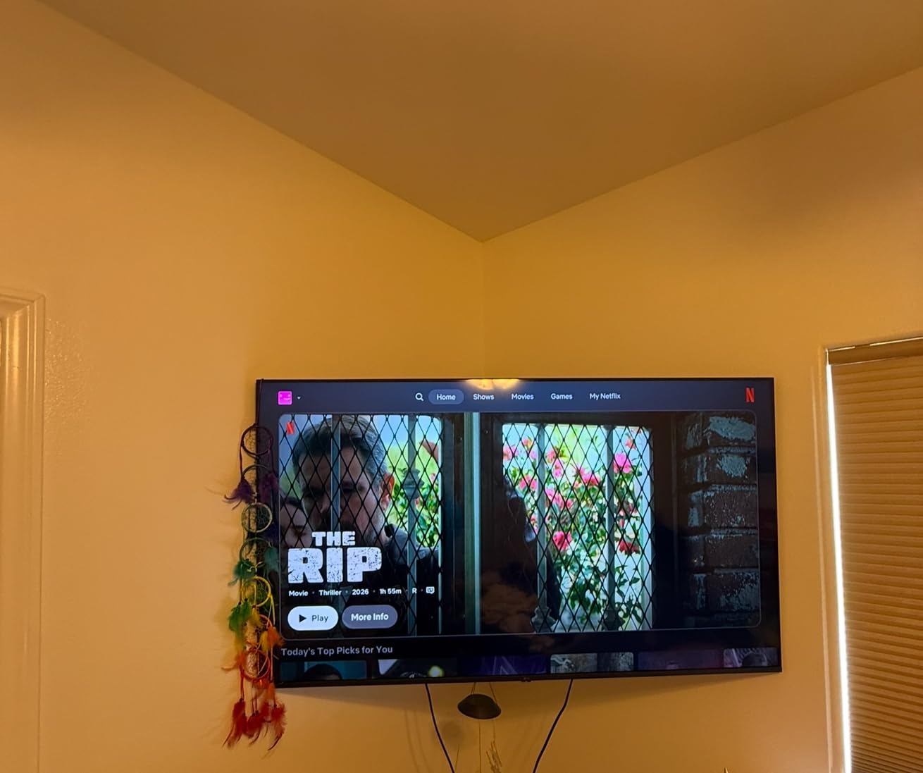 PERLESMITH Corner TV Wall Mount Full Motion, Corner TV Bracket Fits 37-70 Inch LED, LCD 4K Flat Curved Screen TVs Hold up to 99 lbs, Max VESA 600x400 Tilt, Swivel and Level, PSCLF1 customer photo 1