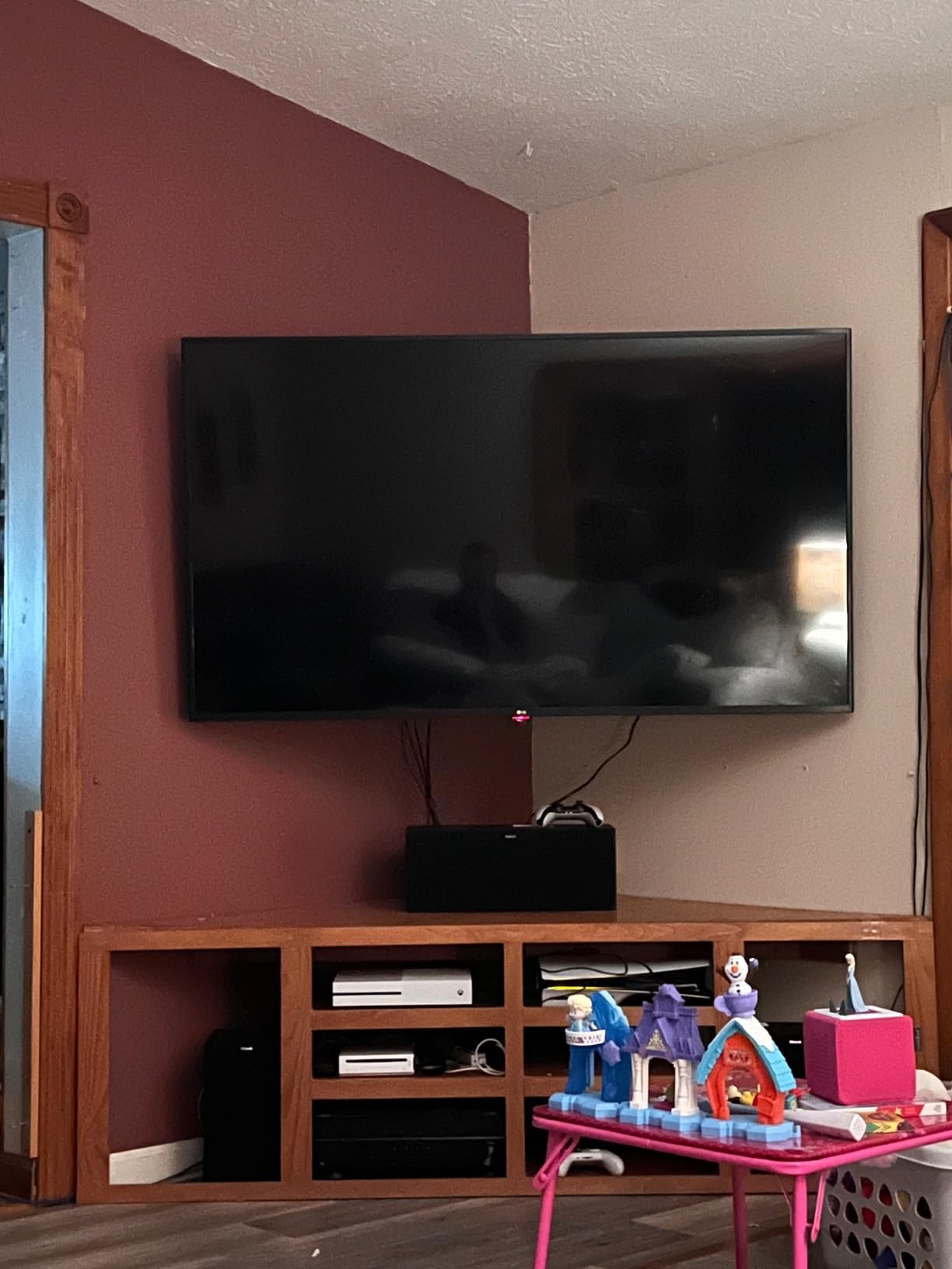 PERLESMITH Corner TV Wall Mount Full Motion, Corner TV Bracket Fits 37-70 Inch LED, LCD 4K Flat Curved Screen TVs Hold up to 99 lbs, Max VESA 600x400 Tilt, Swivel and Level, PSCLF1 customer photo 2