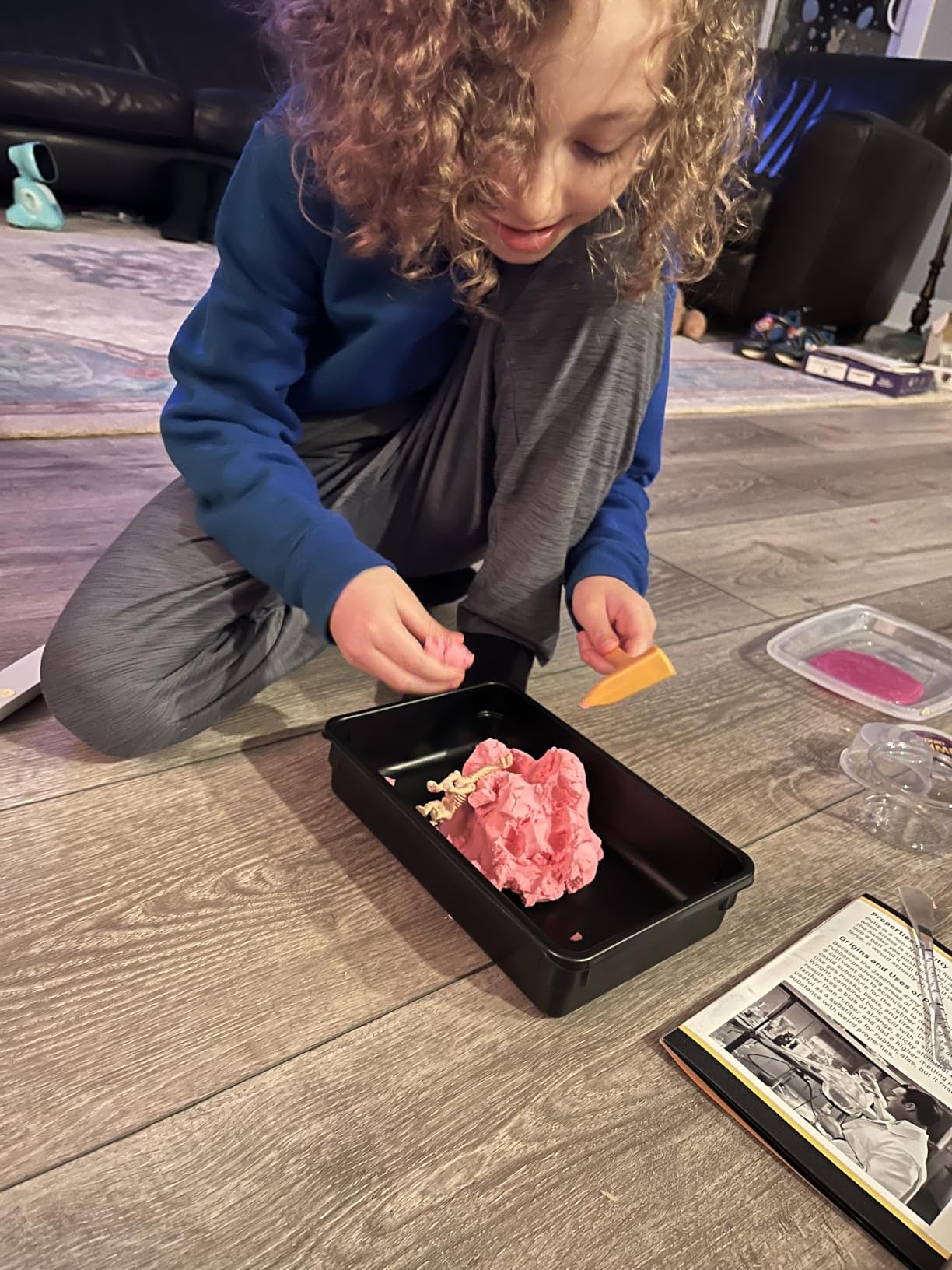 National Geographic Earth Science Kit - 100+ Science Experiments & Activities for Kids, Crystal Growing, Volcano Science Kit, Rock Collection, STEM Project Toy for Boys & Girls (Amazon Exclusive) customer photo 2