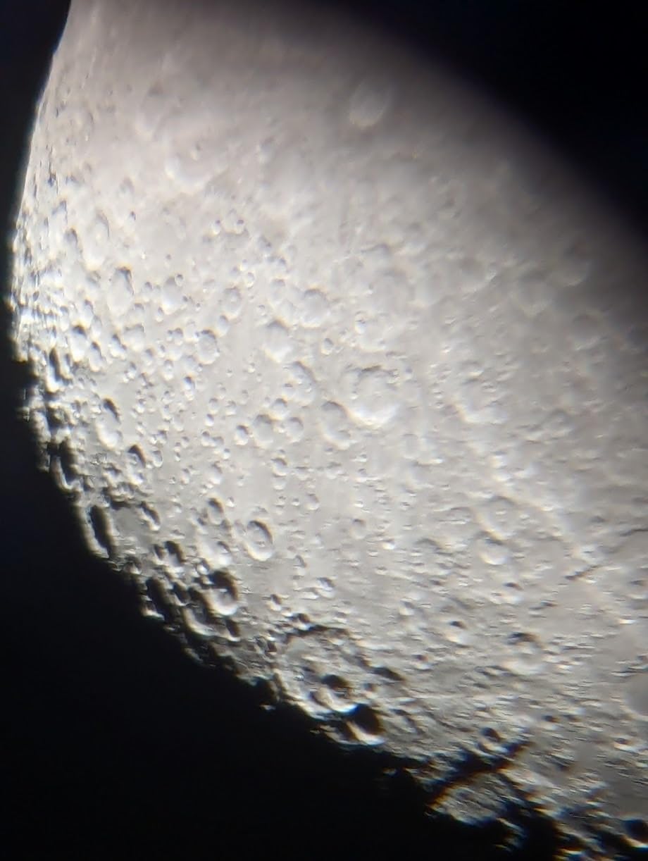 Celestron StarSense Explorer DX 130AZ App-Enabled Telescope - 130mm Newtonian Reflector with Smartphone Dock & StarSense App customer photo 1