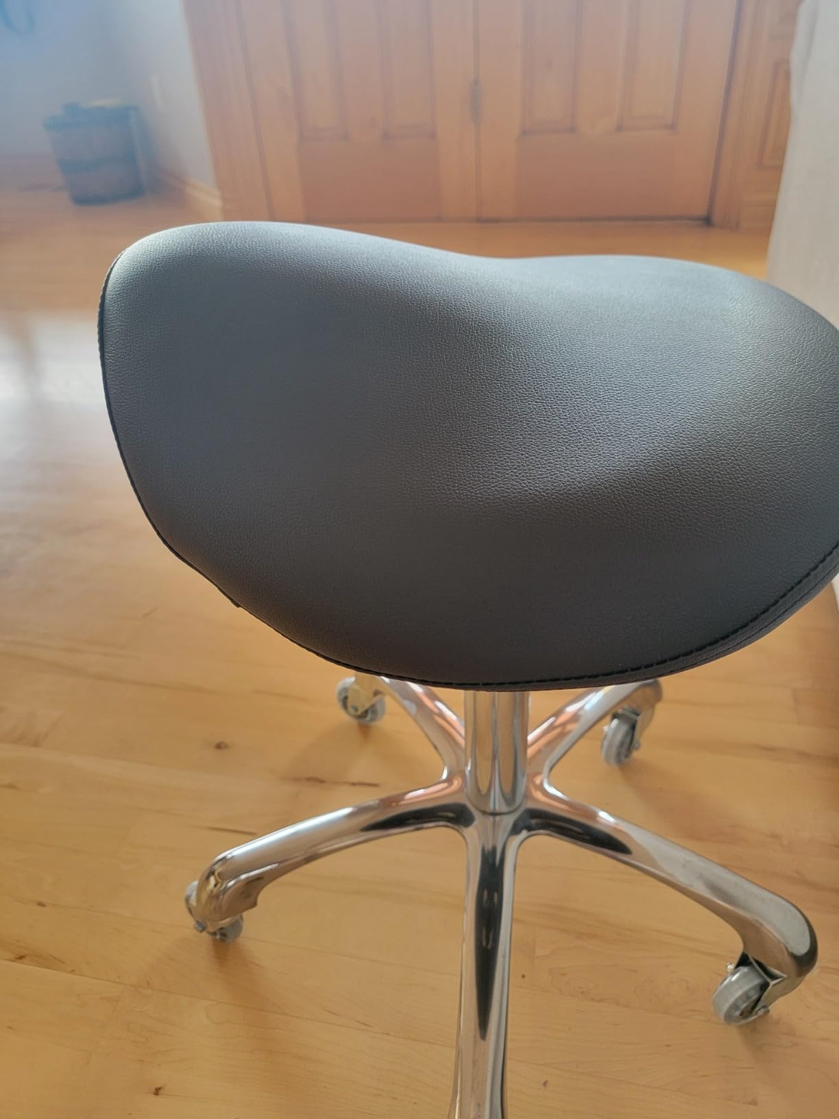 Professional Saddle Stool with Wheels Ergonomic Swivel Height Adjustable for Clinic Dentist Beauty Salon Tattoo Office (Camel) customer photo 2