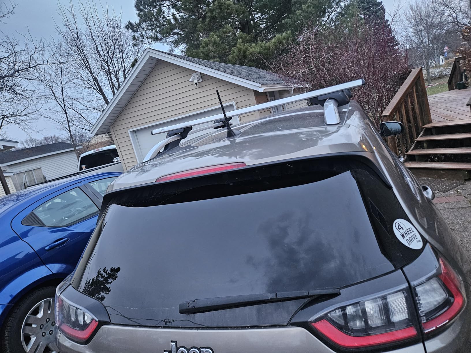 Amazon Basics Cross Rail Roof Rack, 52 inches, Fits up to 46