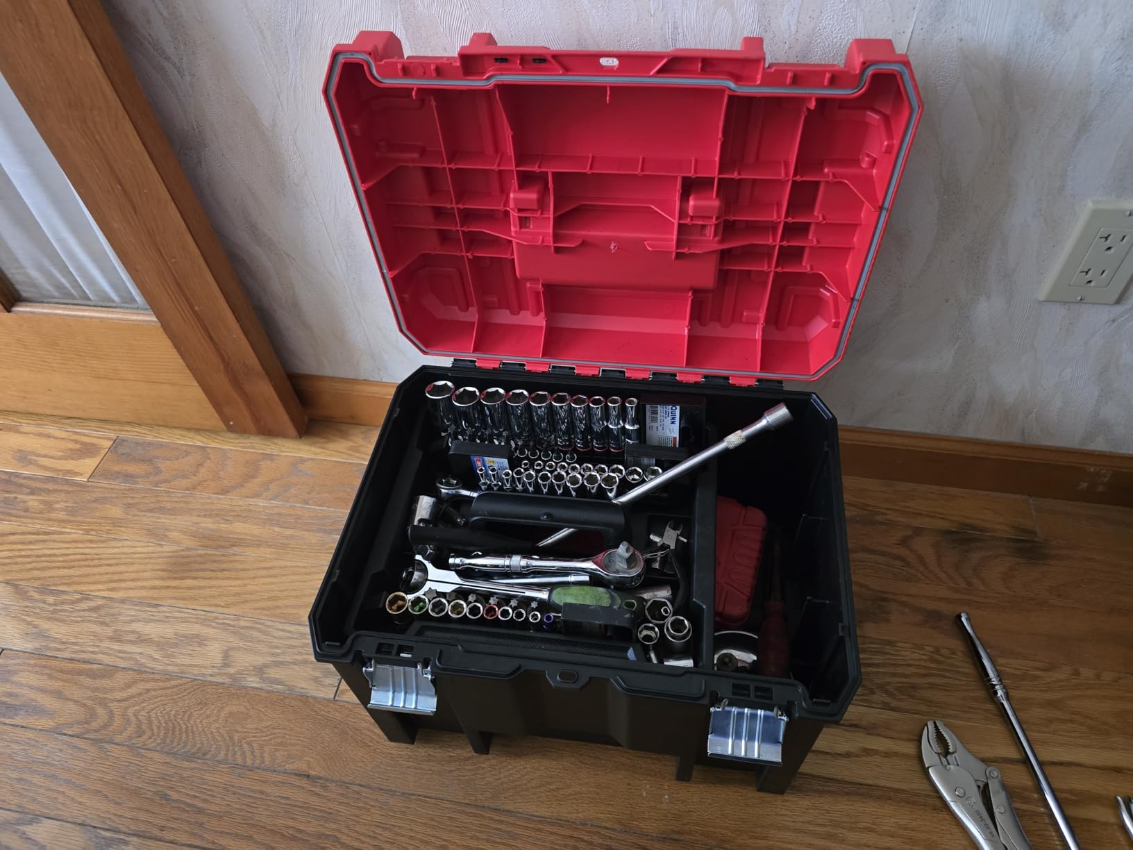 CRAFTSMAN VERSASTACK Deep Tool Box, Lockable, 17-in. (CMST17825) customer photo 2