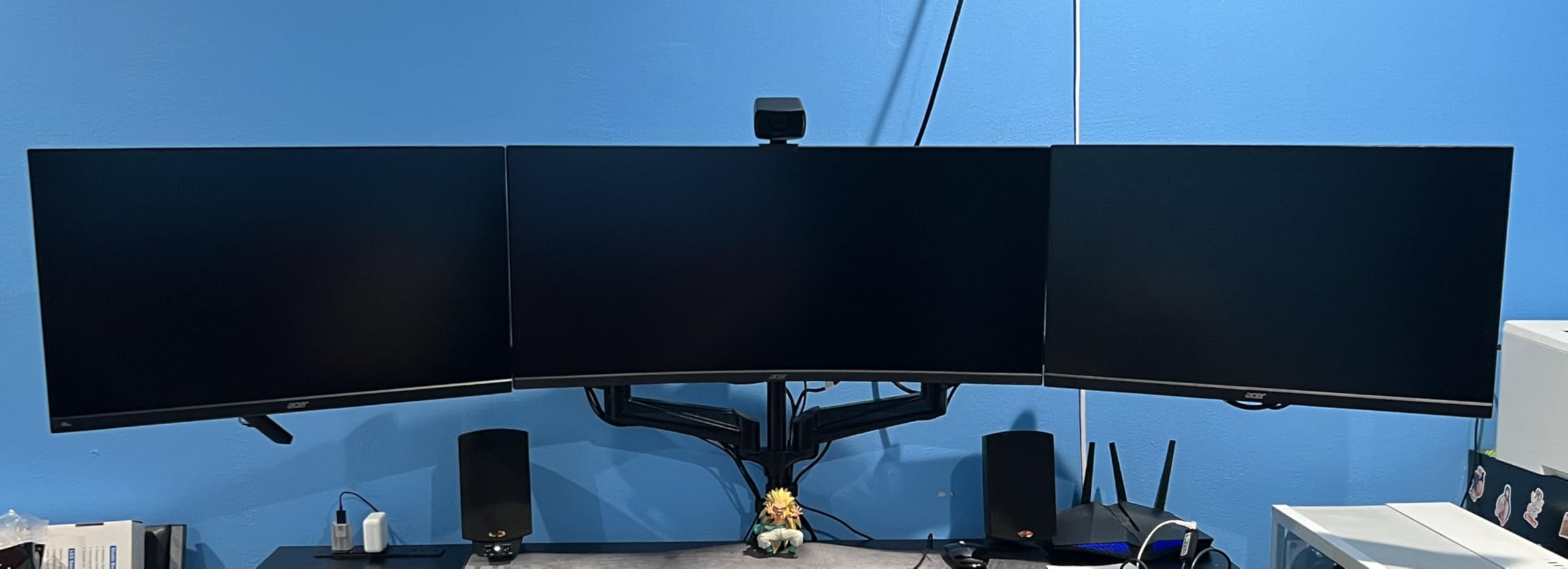 HUANUO Triple Monitor Mount for 17 to 32 inch Screens, Adjustment Gaming Triple Monitor Stand with Swivel, Tilt, Rotation, Clamp & Grommet Kit customer photo 1