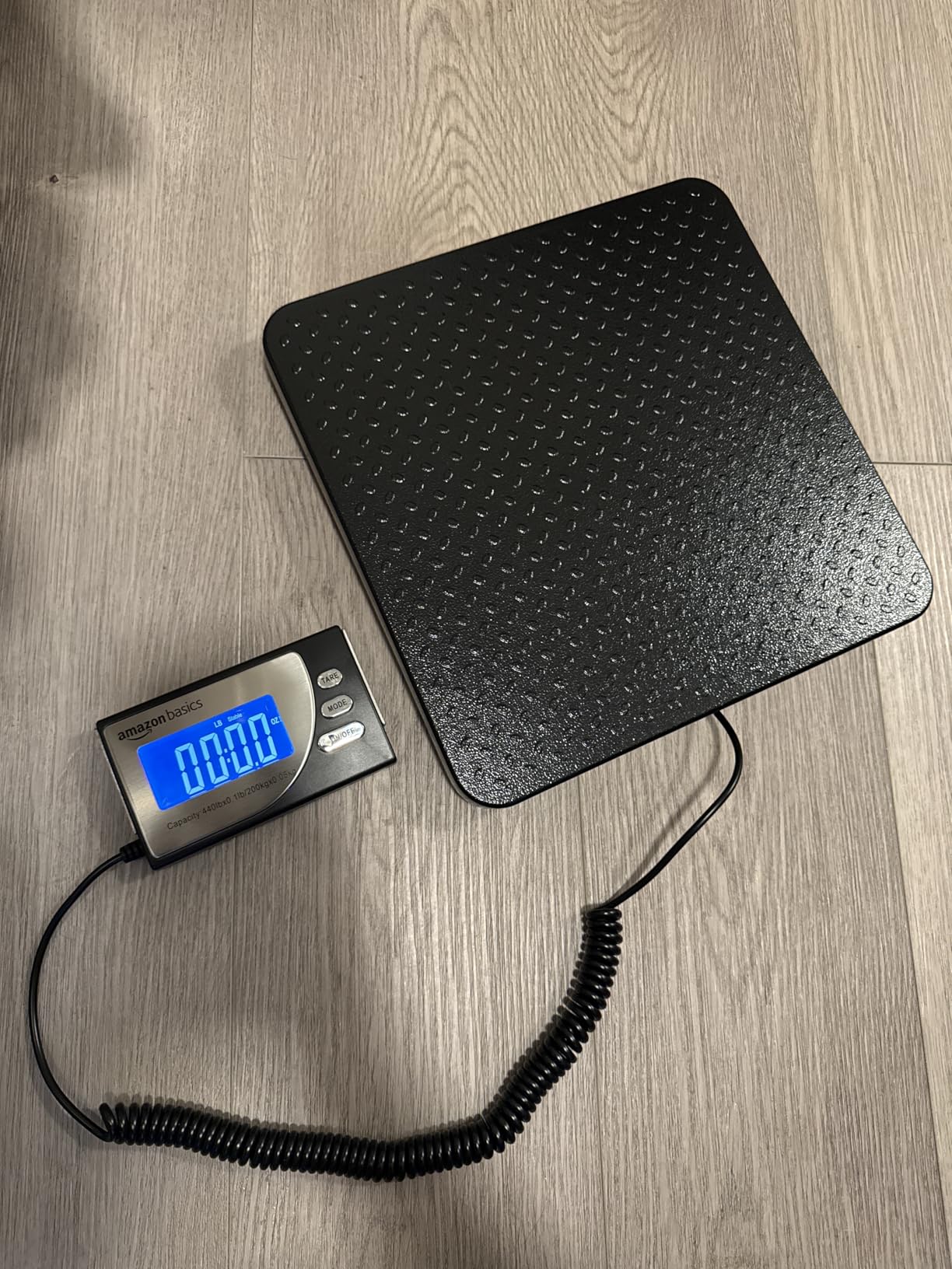 Amazon Basics Digital Postal Scale with Tare Function, Heavy Duty, Aluminium Platform, 440 lb Capacity, Digital Shipping, Portable, Black customer photo 1