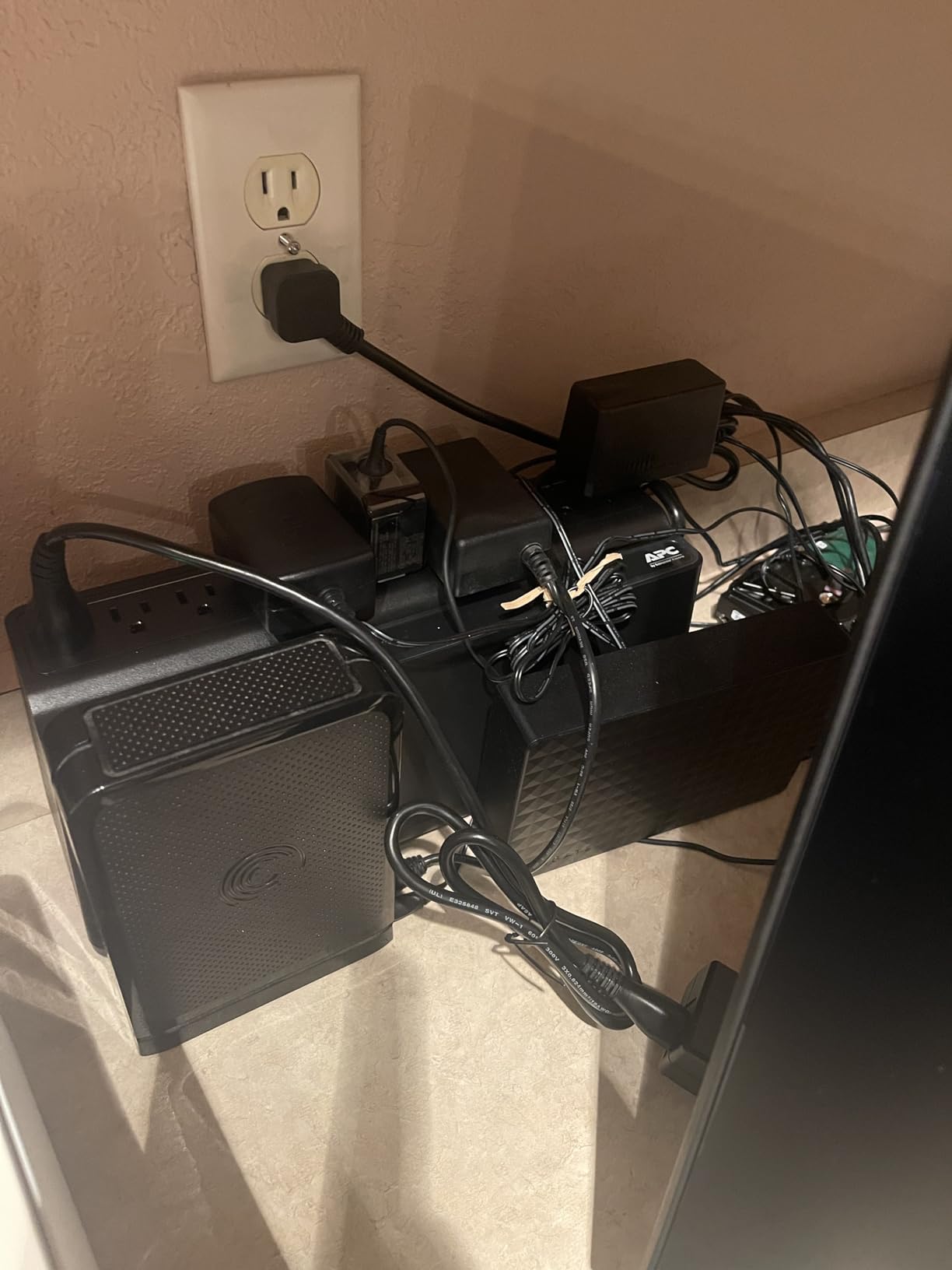 APC Back-UPS 850VA / 450W UPS Battery Backup & Surge Protector, 9 Outlets, Type A Charger, BE850G2 Uninterruptible Power Supply for Home Office & Computer customer photo 1