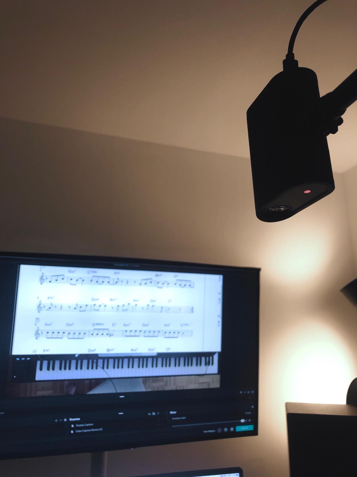 Logitech for Creators Mevo Start, Wireless Live Streaming Camera, 1080p HD Video Quality, Intelligent App Control, Stream via LTE or Wi-Fi - Black customer photo 1