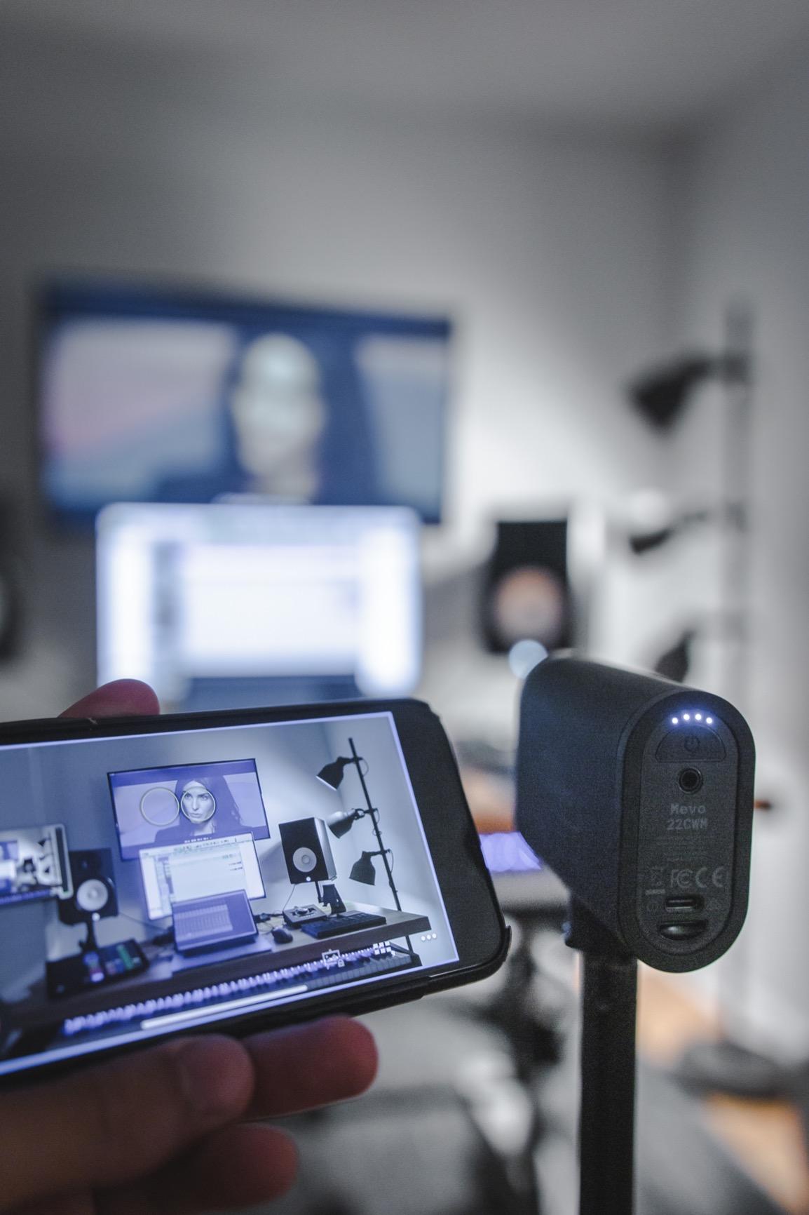 Logitech for Creators Mevo Start, Wireless Live Streaming Camera, 1080p HD Video Quality, Intelligent App Control, Stream via LTE or Wi-Fi - Black customer photo 2