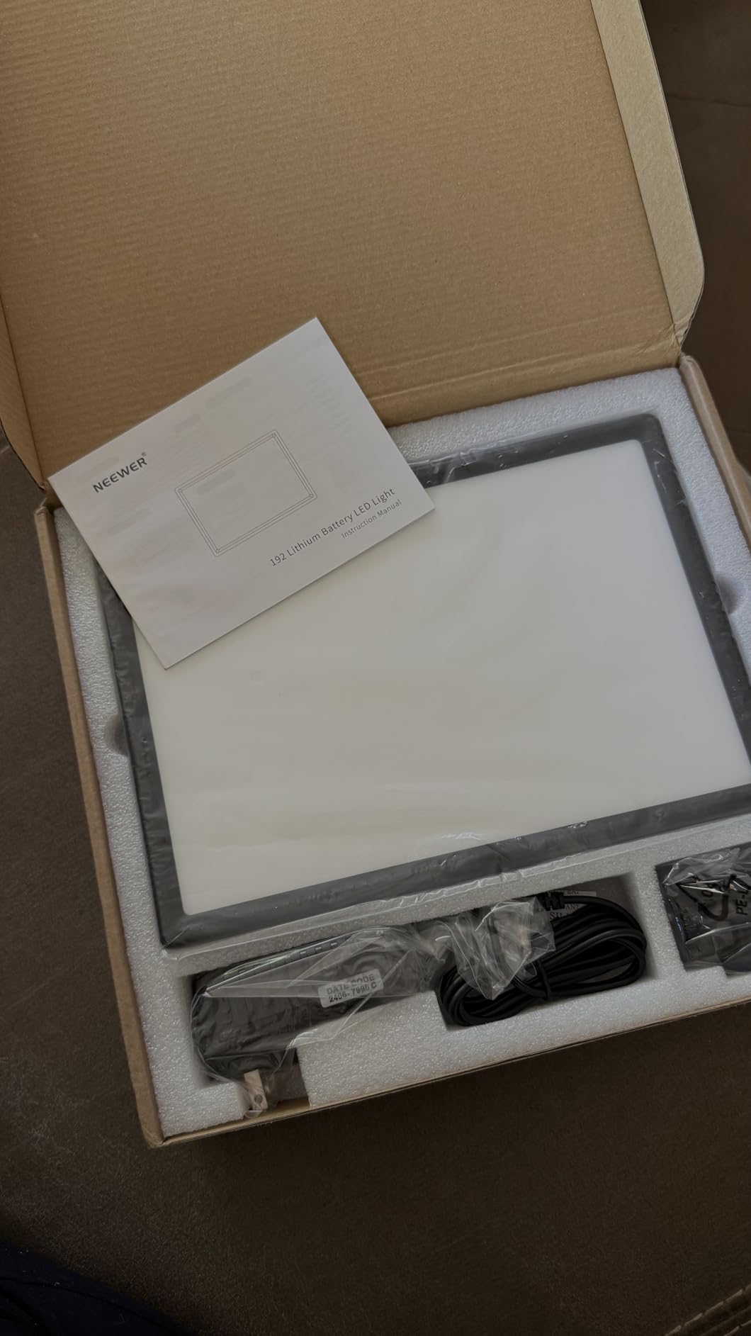 NEEWER 192 LED Video Light Panel, Ultra Thin Bi Color Dimmable customer photo 2