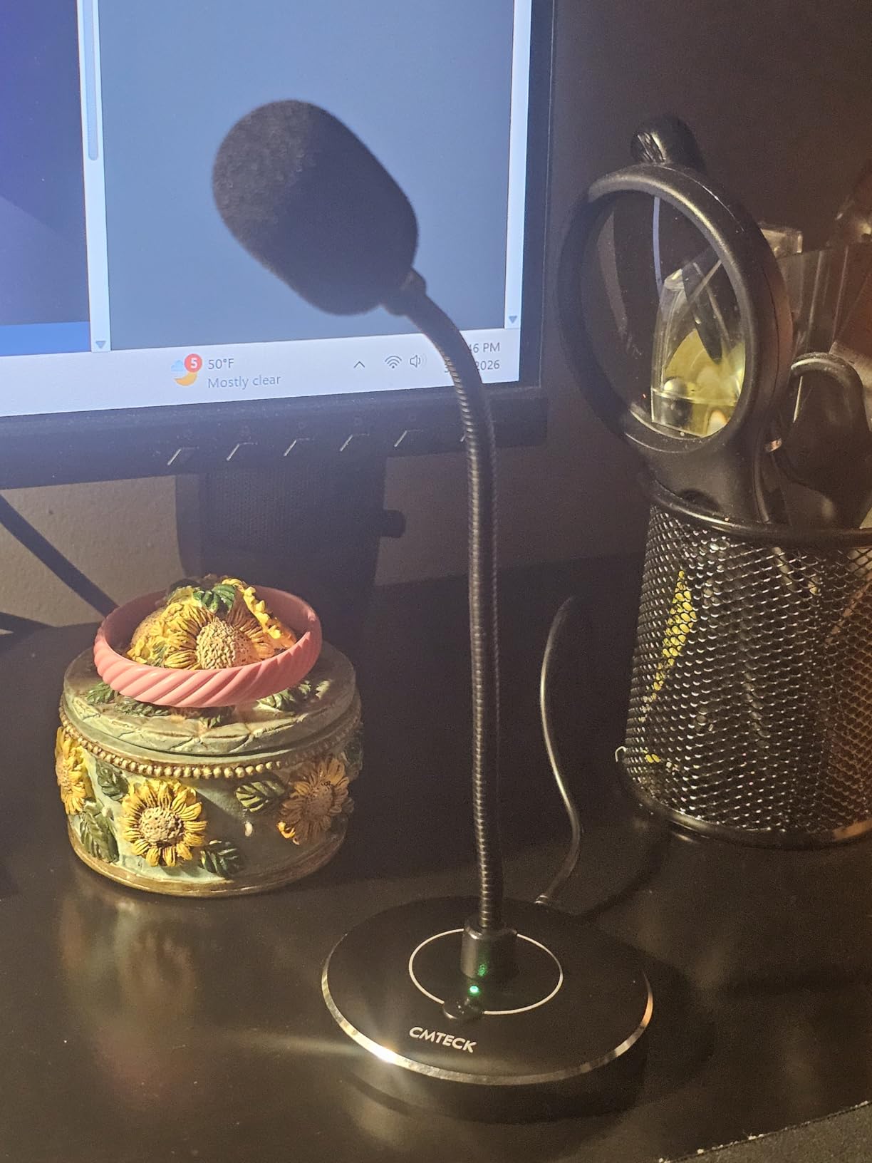 CMTECK USB Computer Microphone G009, Noise-Cancelling Recording Desktop Mic for PC/Laptop for Online Chatting, Home Studio, Podcasting, Gaming, Skype, YouTube with Mute Function(Windows/Mac) customer photo 1