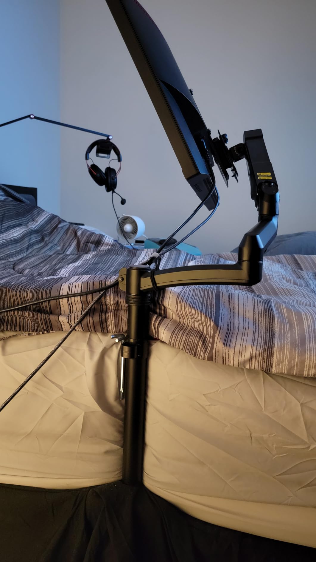 MOUNTUP Triple Monitor Mount, Triple Monitor Desk Mount for Max 27 inch Computer Screens, 3 Monitors Stand for Desk, Monitors Arm with Swivel, Tilt, Rotation, Each Arm Holds 4.4-19.8 lbs customer photo 2