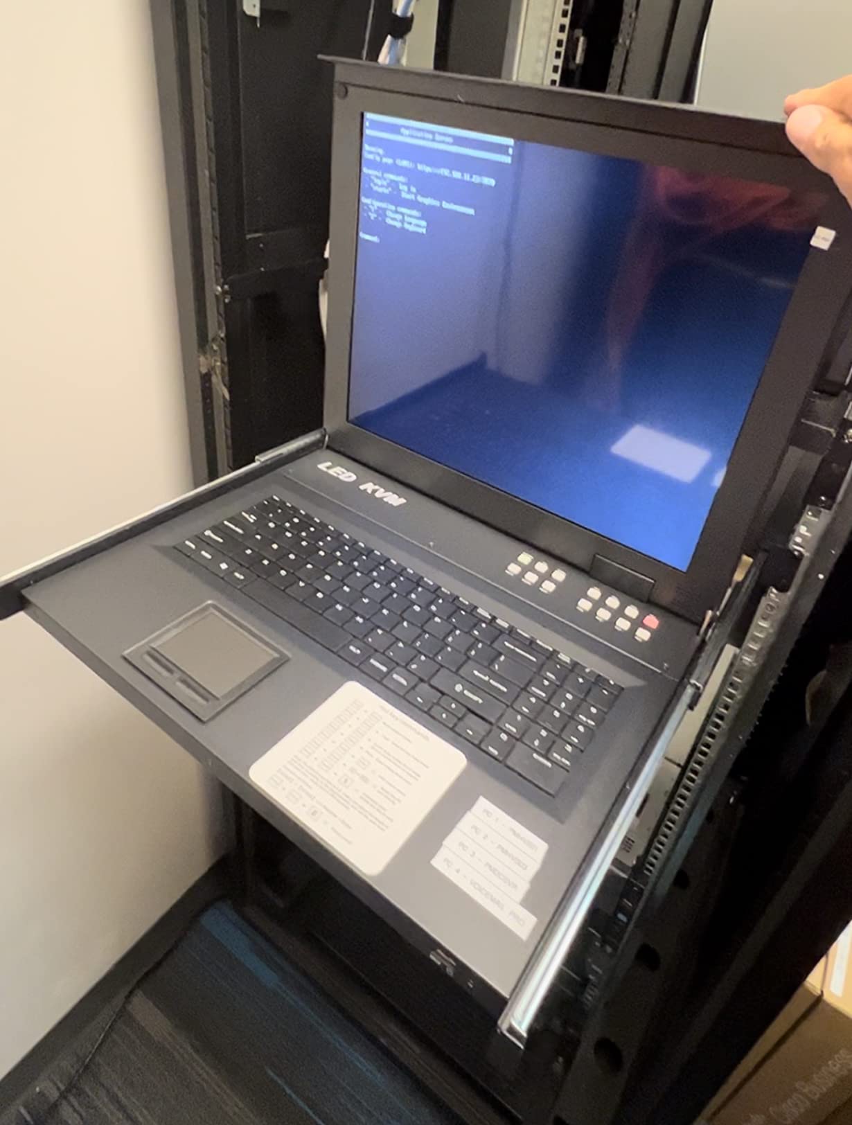 MT-Viki Rack KVM Switch VGA 8 Port w/17'' LCD Monitor, LCD KVM Console Fit 1U 19'' Rack, All-in-ONE Design, Integrated with Keyboard+Touch pad+Drawer+8 KVM Cables customer photo 2