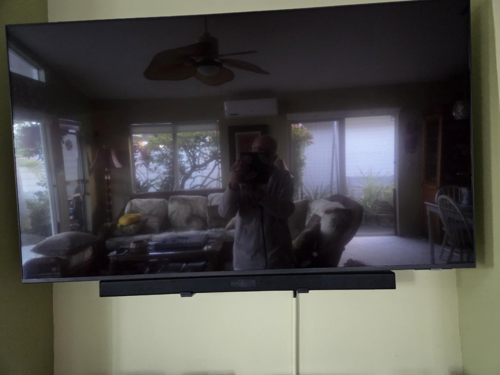 ECHOGEAR Soundbar Wall Mount Bracket - Works with All Soundbars Including Samsung, Vizio, LG customer photo 1