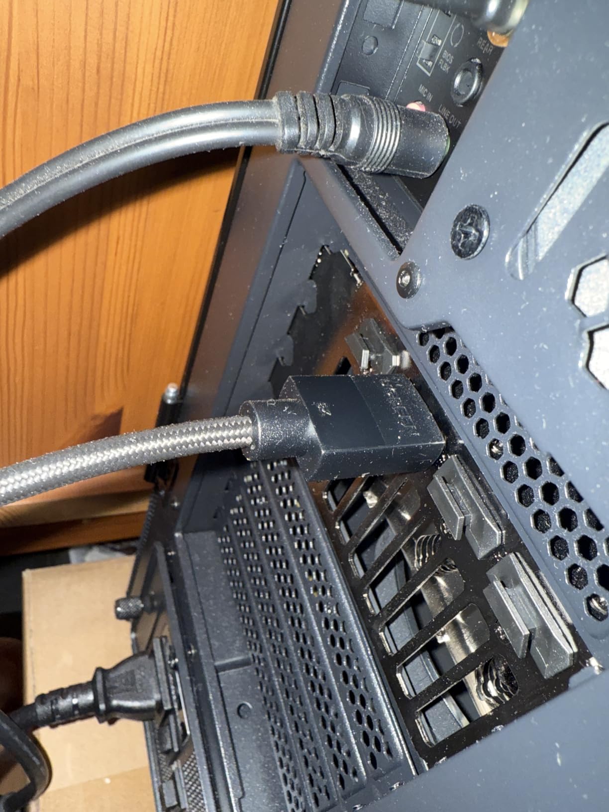 UGREEN 8K VESA Certified DisplayPort Cable 6.6FT, DP 1.4 Display Port Cable Cord Support 8K@60Hz, 4K@240Hz, FreeSync, G-Sync, HDR, 32.4Gbps for HDTVs, Displays, Monitors, Graphics, PC customer photo 1