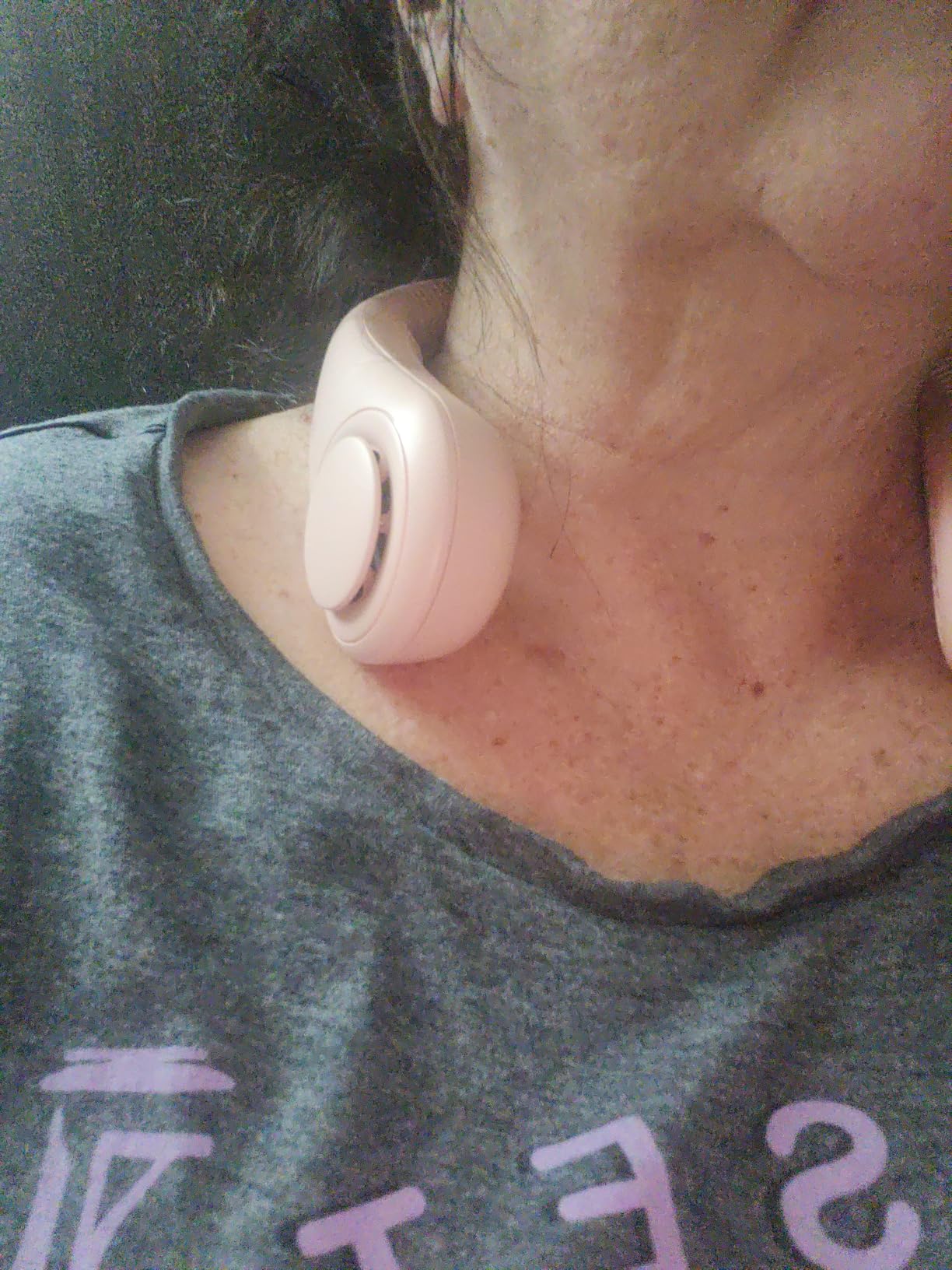 JISULIFE Portable Neck Fan, Hands Free Bladeless Fan, 5 Speeds, 4000 mAh Battery Operated Wearable Personal Fan, Twistable, Rechargeable, Gift for Women Men-Dark Green customer photo 2