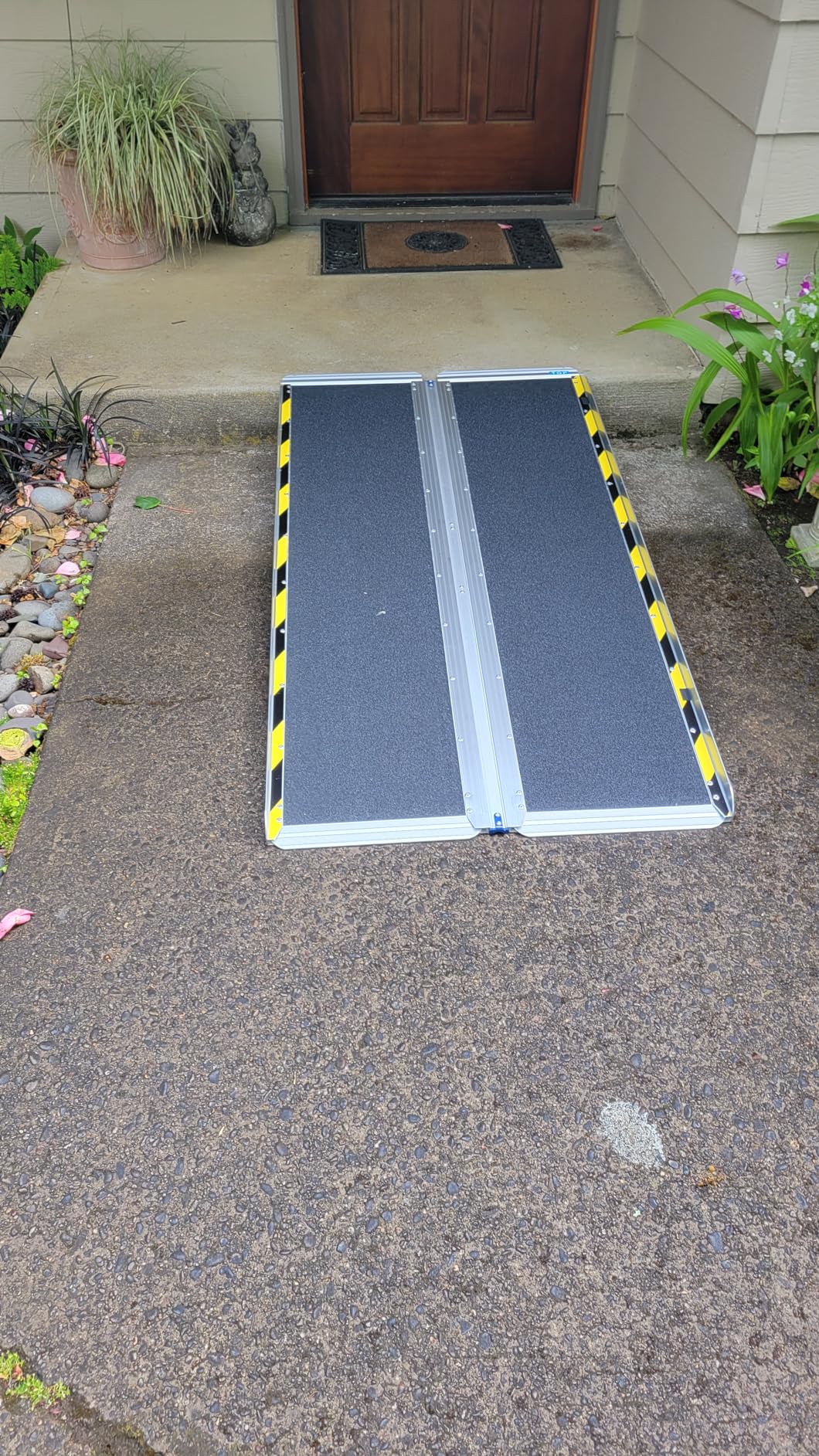 Ruedamann 6FT Wheelchair Ramp, Portable Wheel Chair Ramp for Home Entrance, Non-Slip Aluminum Folding Handicap Ramps for Wheelchairs, Strollers, Scooters, Stairs, Steps, Curbs, Doorways customer photo 1
