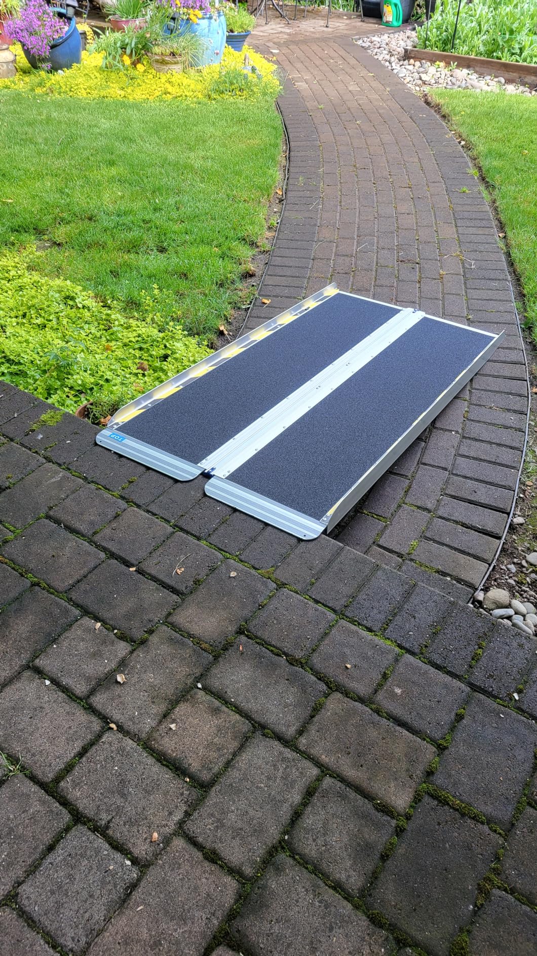 Ruedamann 6FT Wheelchair Ramp, Portable Wheel Chair Ramp for Home Entrance, Non-Slip Aluminum Folding Handicap Ramps for Wheelchairs, Strollers, Scooters, Stairs, Steps, Curbs, Doorways customer photo 2