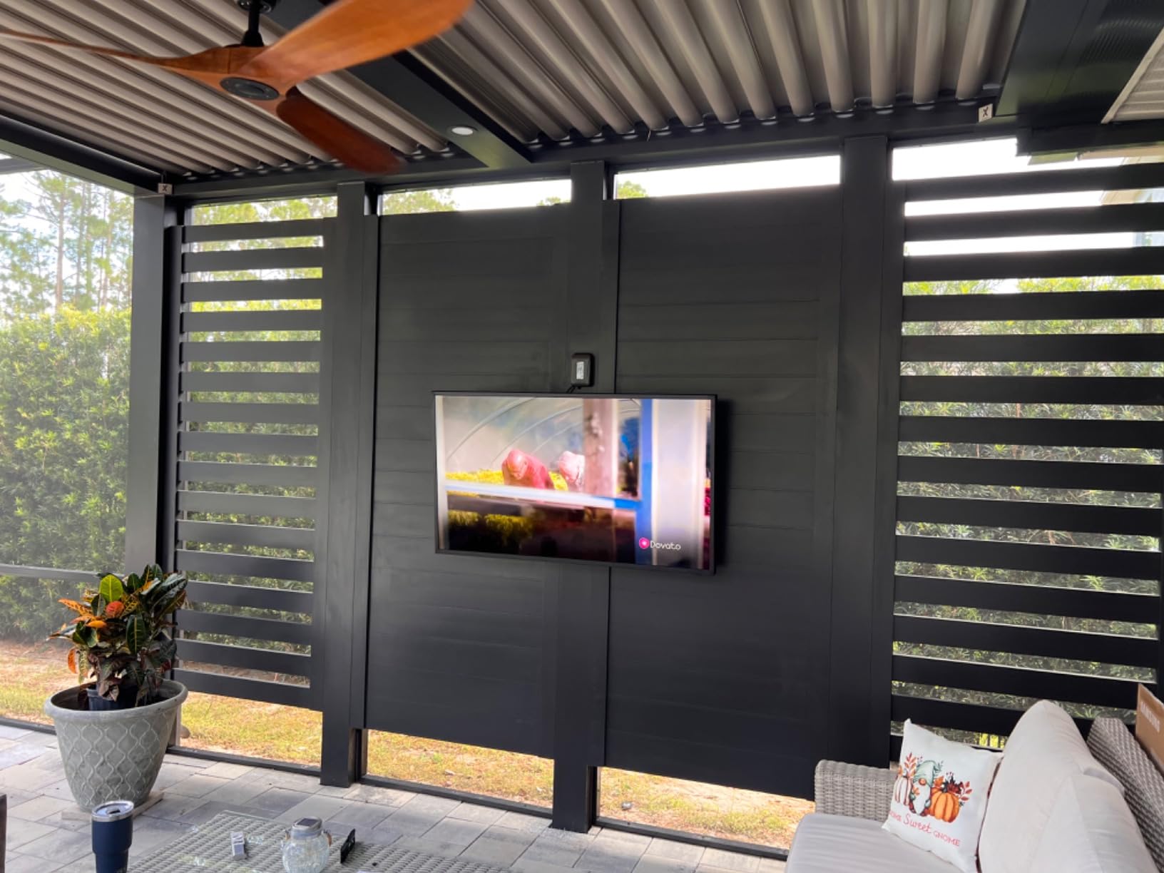 Samsung 55-inch Class QLED 4K The Terrace Partial Sun Outdoor, Direct Full Array 16x, Quantum HDR 32x, Weatherproof, Wide Viewing Angle Smart TV w/ Alexa Built-in (QN55LST7TAFXZA, Latest Model) customer photo 1