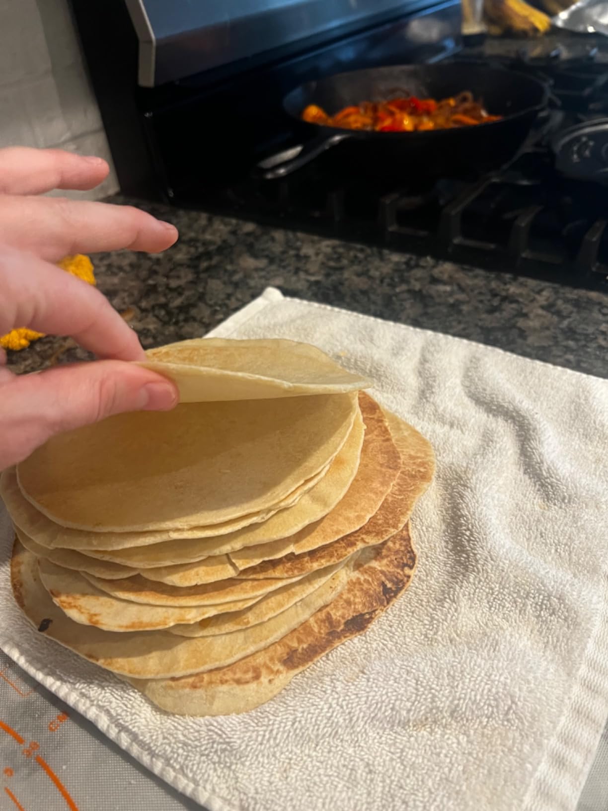 Victoria 8-Inch Cast Iron Tortilla Press HD Spherrous, Commercial-Grade Cast Iron Tortilla Maker, Roti Press, Pataconera Seasoned with Flaxseed Oil, Made in Colombia, Black customer photo 2