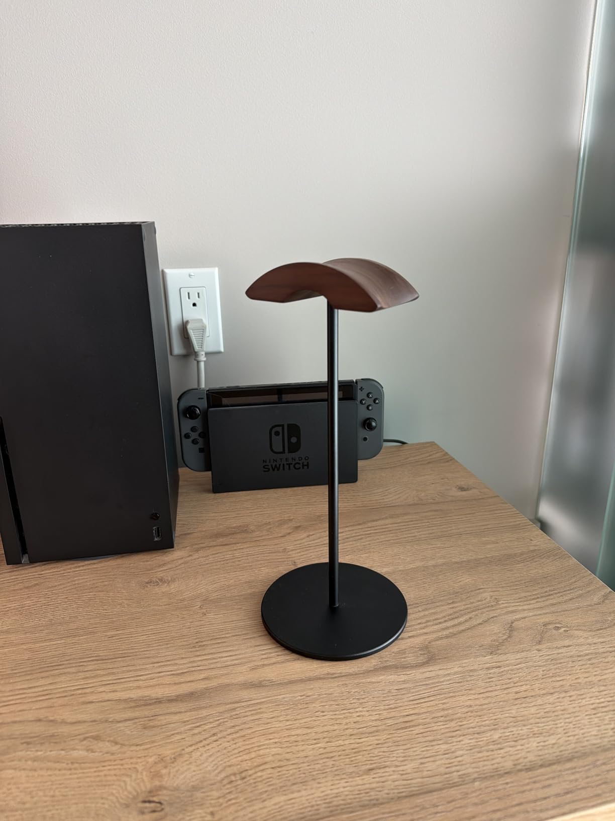 Headphone Stand, Walnut Wood & Aluminum Headset Stand, Nature Walnut Gaming Headset Holder with Solid Heavy Base for All Headphone Sizes customer photo 1