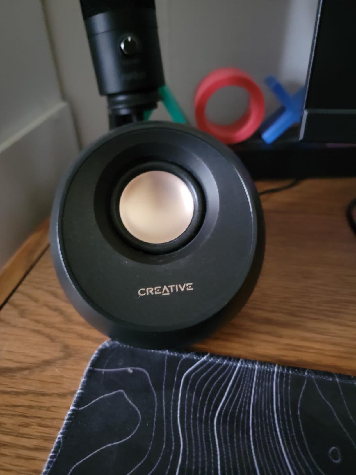 Creative Pebble V3 Minimalistic 2.0 USB-C Desktop Speakers with USB Audio, Clear Dialog Enhancement, Bluetooth 5.0, 8W RMS with 16W Peak Power (Black) customer photo 2