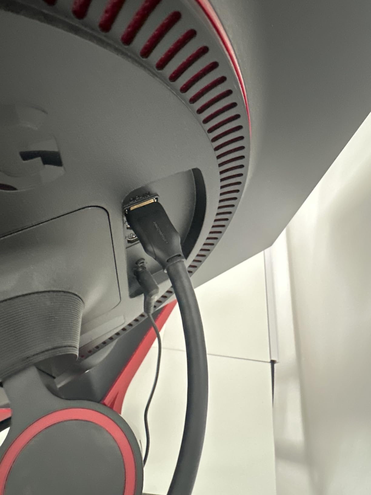 Amazon Basics DisplayPort 1.4 Cable, 32.4Gbps High-Speed, 8K@60Hz, 4K@120Hz, Dynamic HDR and 3D, Gold-Plated Plugs, HBR3 Compatible, 6 Foot, Black customer photo 1